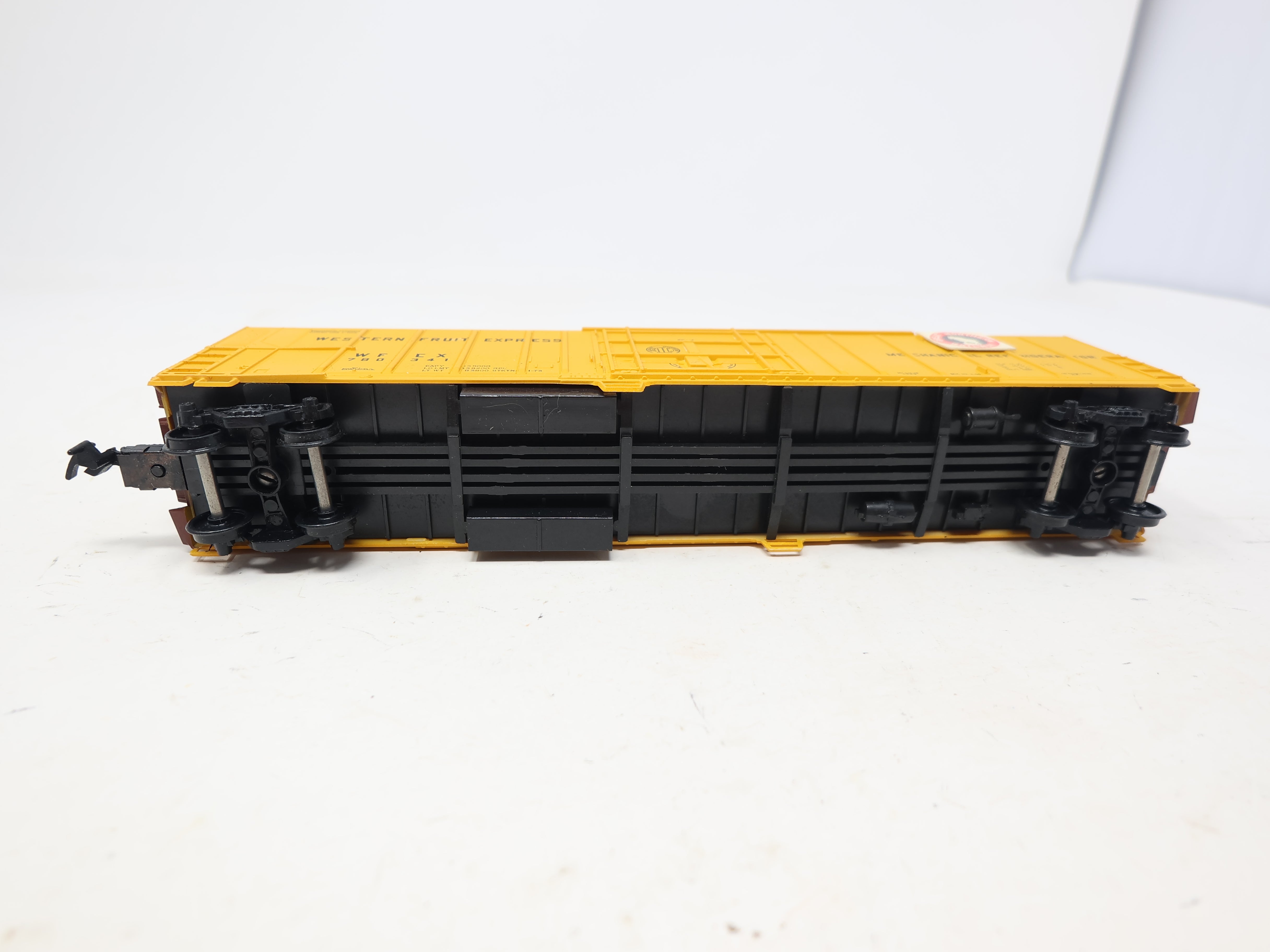 USED Athearn HO Scale, 57' Mechanical Reefer, Western Fruit Express WFCX #780341, GN