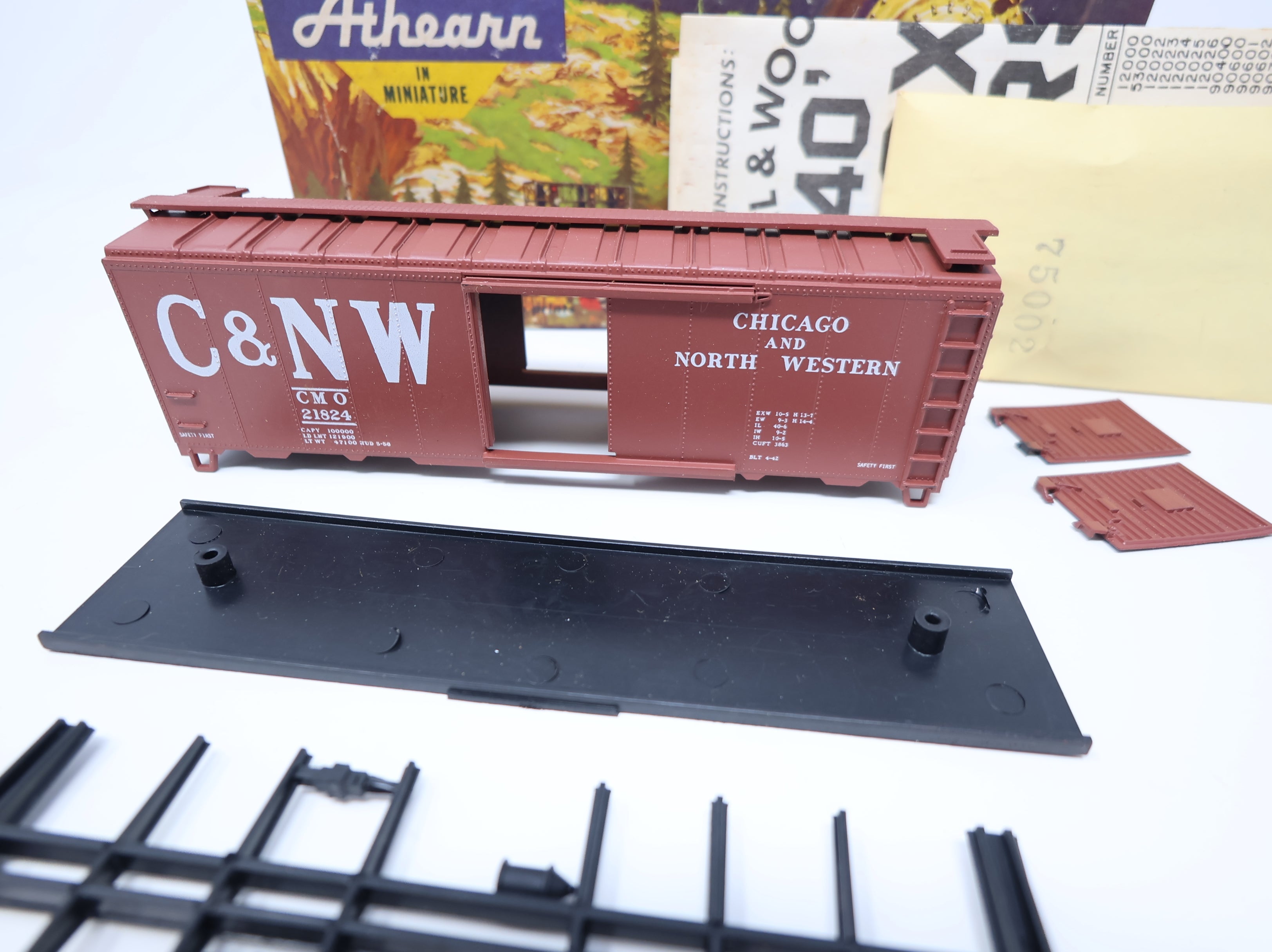 USED Athearn HO Scale 40' Steel Box Car Chicago & North Western CMO #21824 KIT