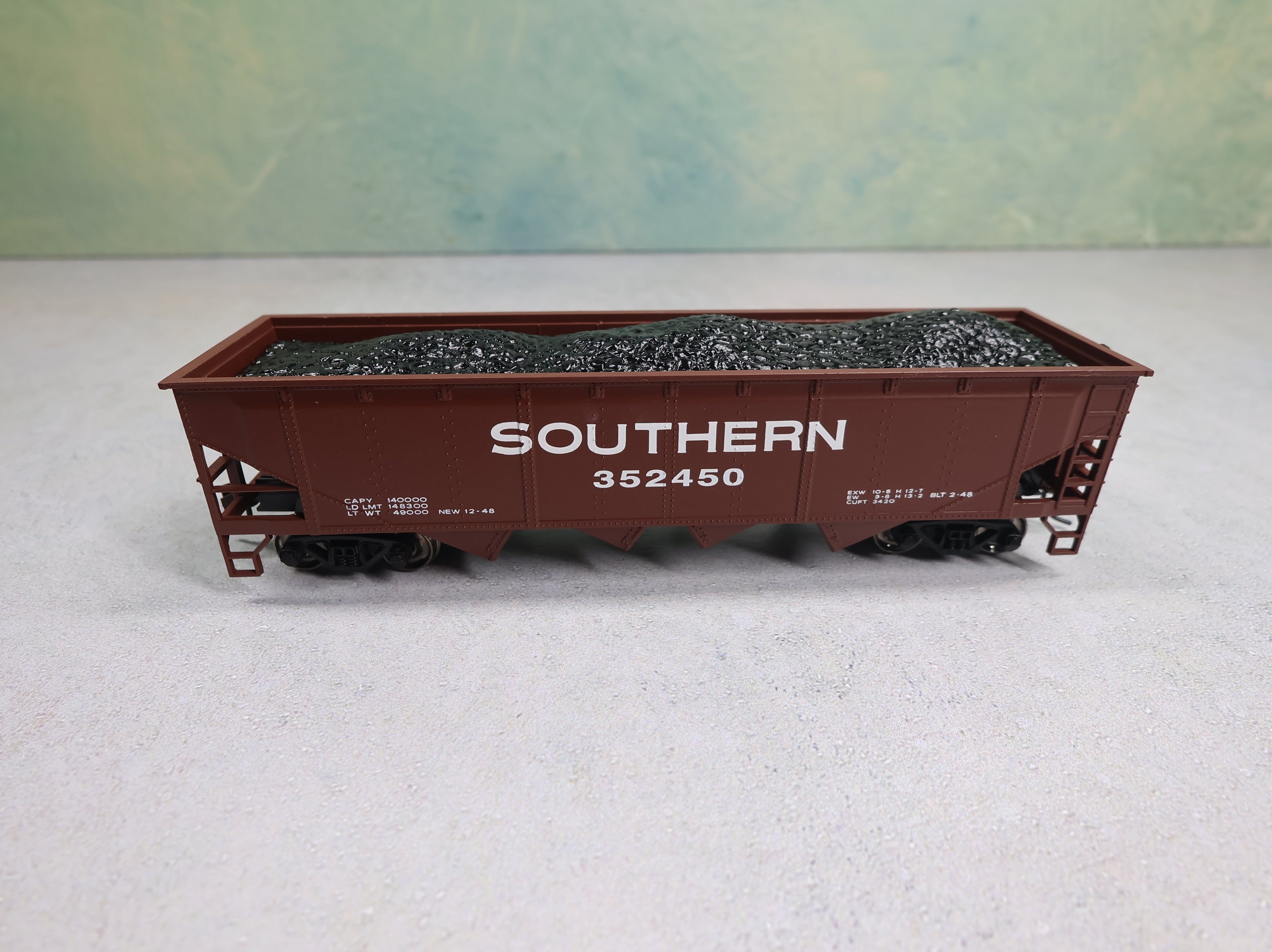 USED Bachmann 17604 HO Scale 40' Quad Hopper Southern #352450 w/ Coal Load