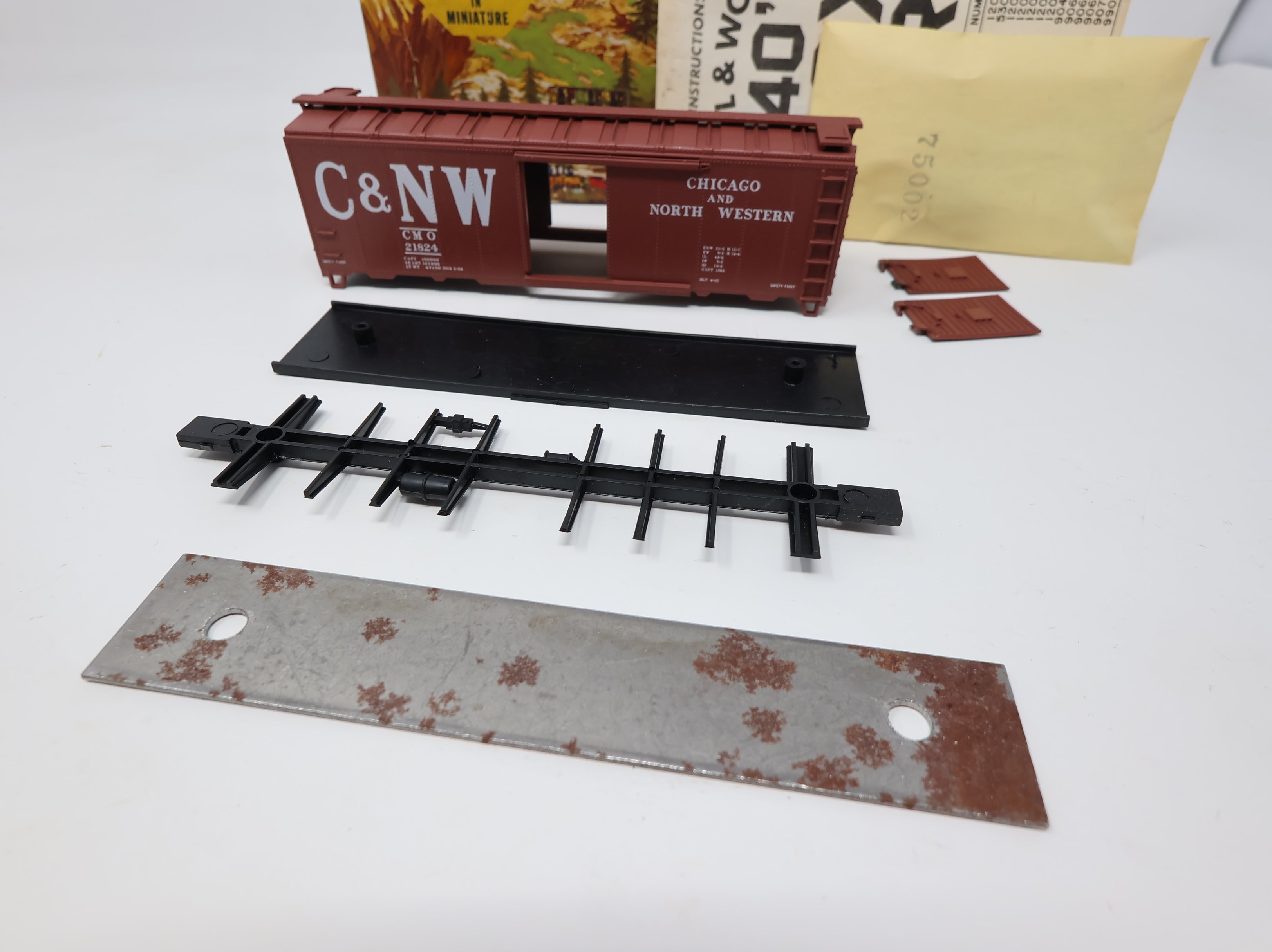 USED Athearn HO Scale 40' Steel Box Car Chicago & North Western CMO #21824 KIT