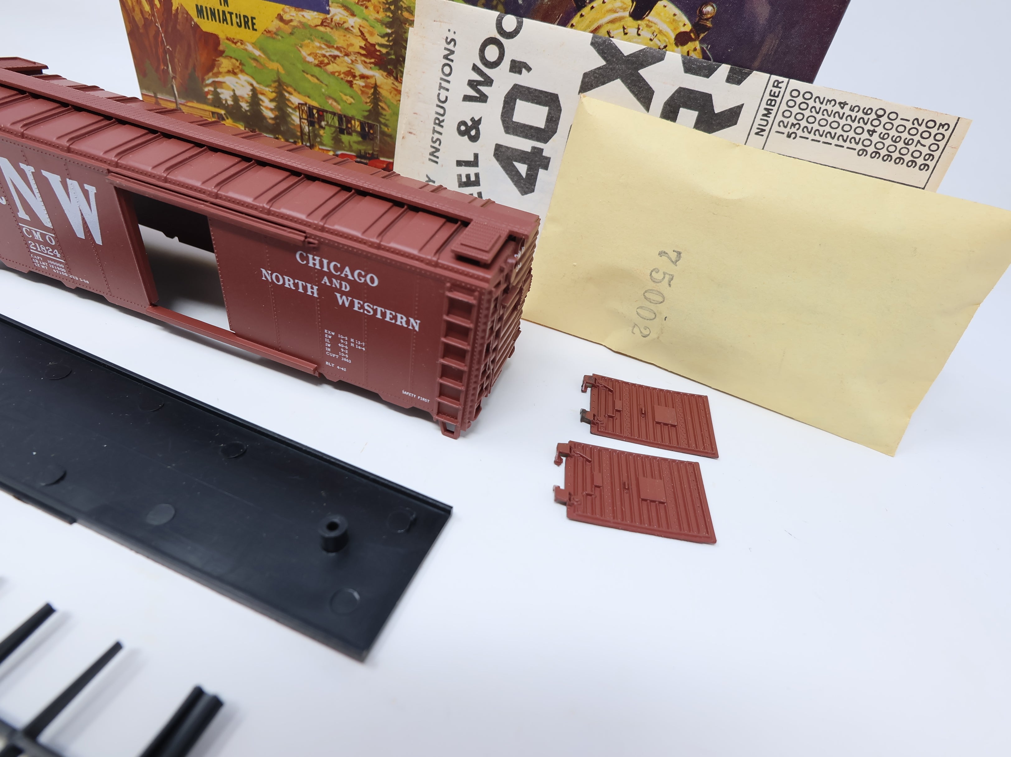 USED Athearn HO Scale 40' Steel Box Car Chicago & North Western CMO #21824 KIT