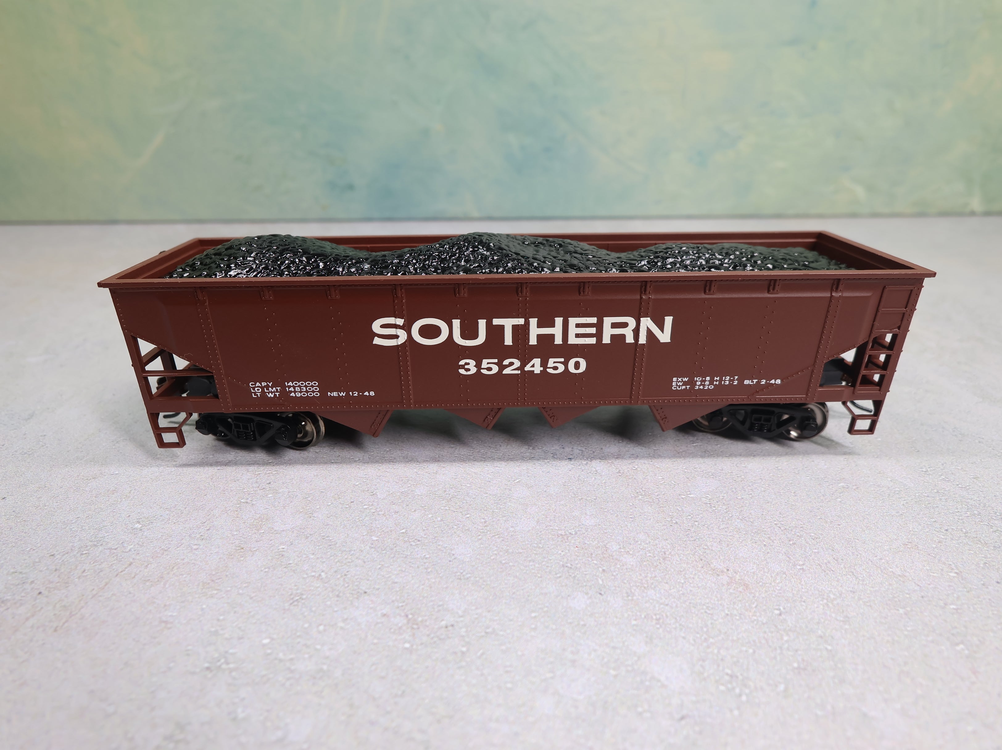 USED Bachmann 17604 HO Scale 40' Quad Hopper Southern #352450 w/ Coal Load