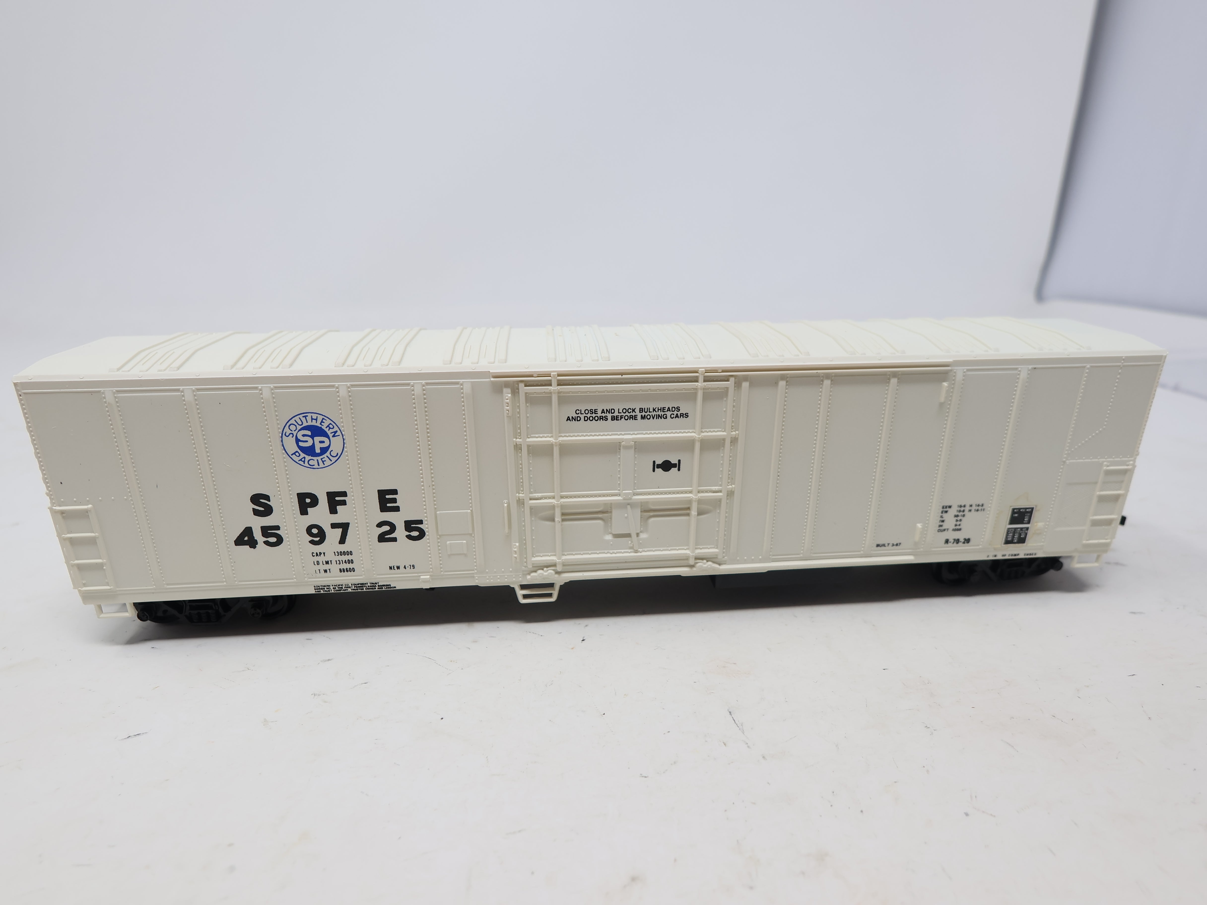 USED Walthers HO Scale, LMTD Athearn 57' Mechanical Reefer, Southern Pacific SPFE #459725