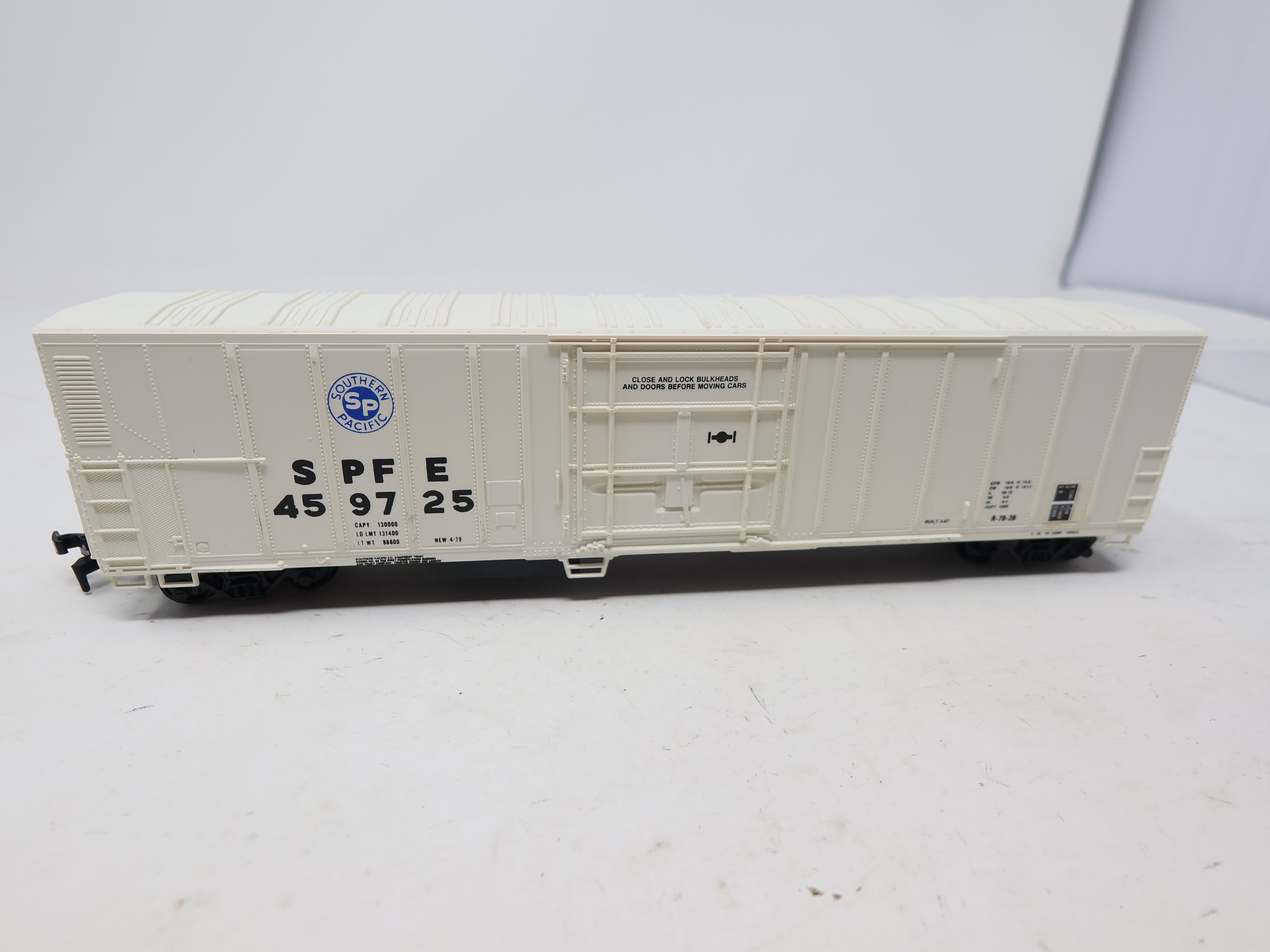 USED Walthers HO Scale, LMTD Athearn 57' Mechanical Reefer, Southern Pacific SPFE #459725