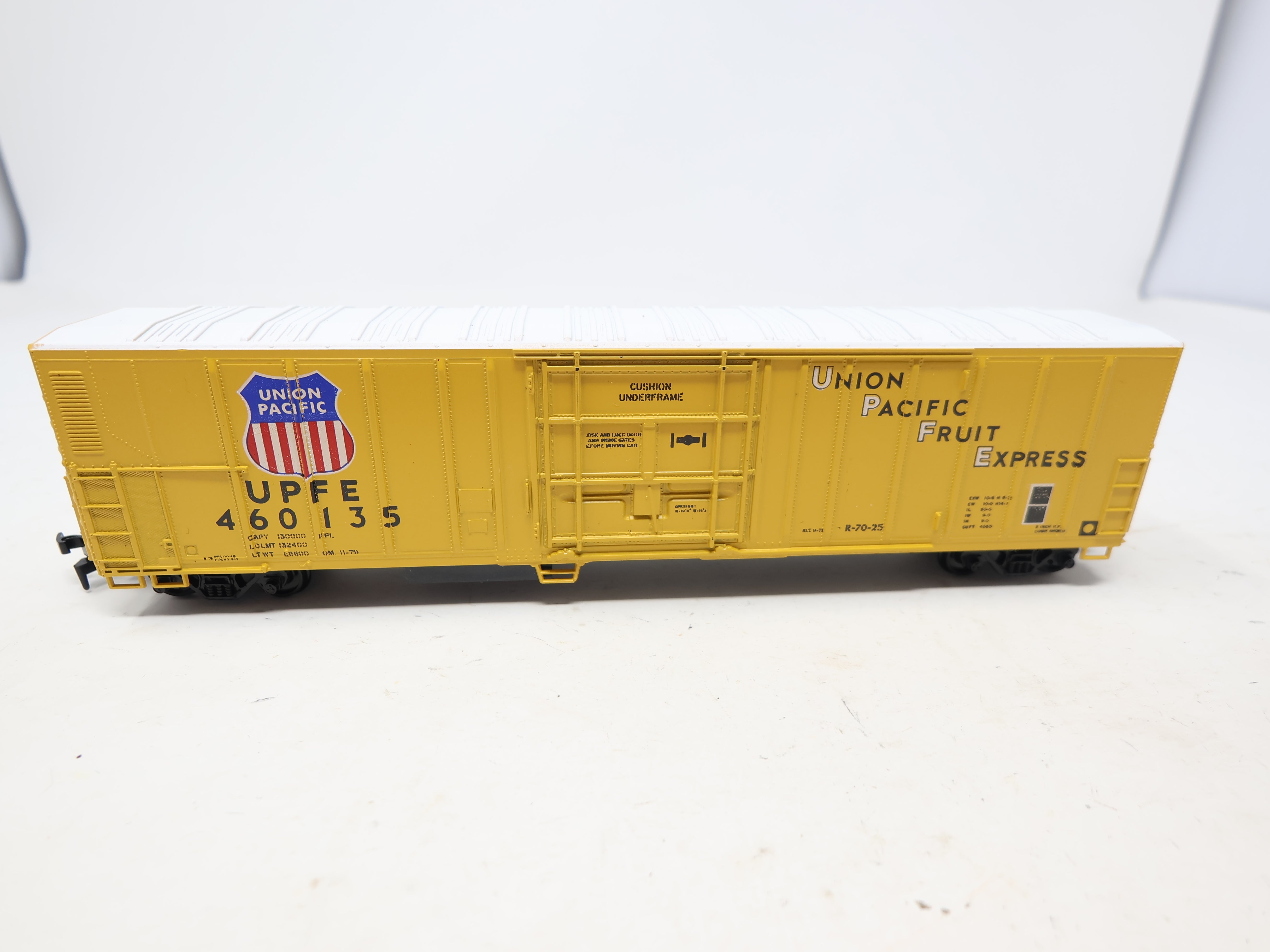 USED Athearn 5467 HO Scale, 57' Mechanical Reefer, Union Pacific UPFE #460135