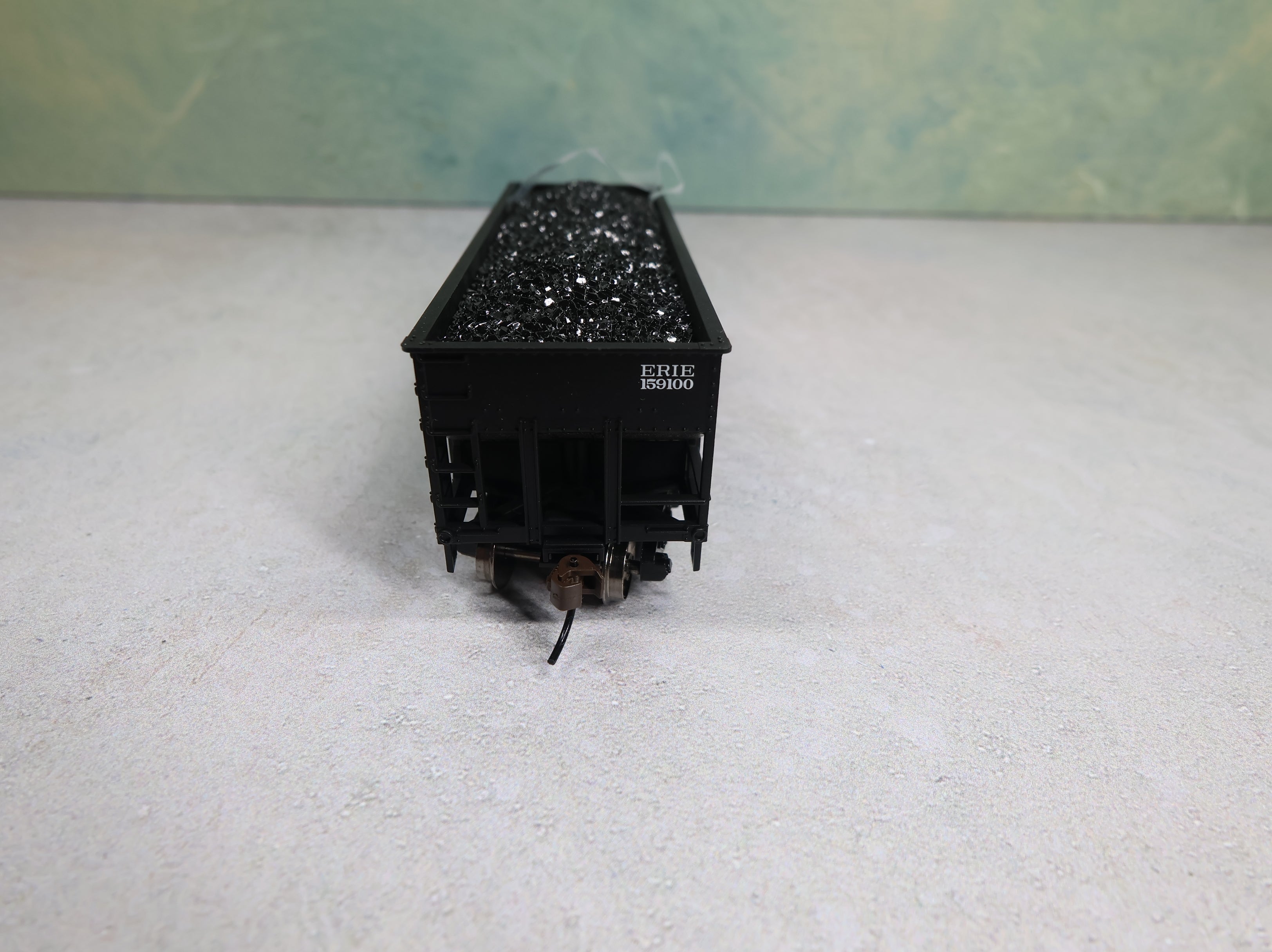 USED Bachmann 19508 HO Scale 55 Ton 2 Bay USRA OB Hopper Erie #159100 w/ Coal Load