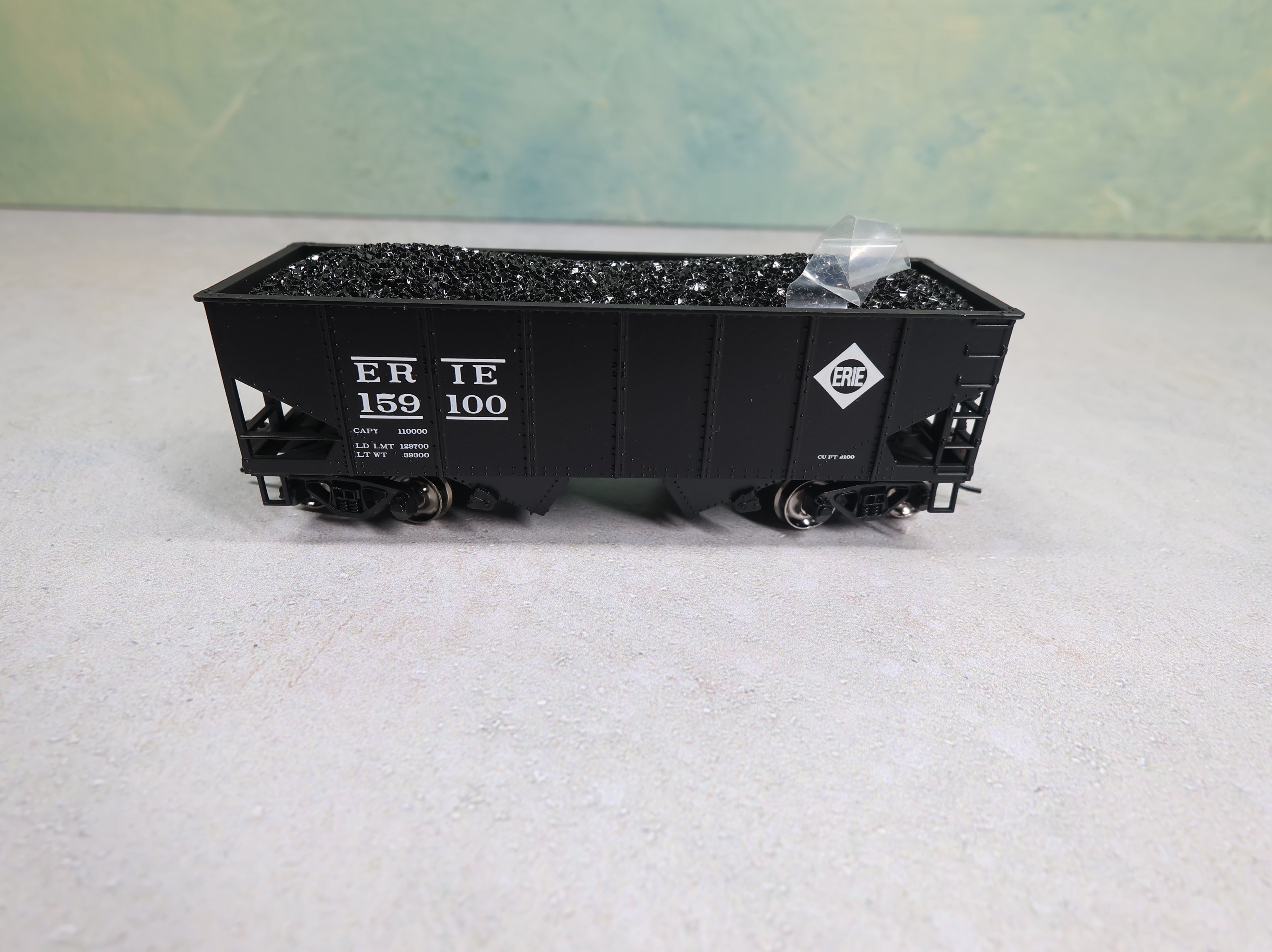 USED Bachmann 19508 HO Scale 55 Ton 2 Bay USRA OB Hopper Erie #159100 w/ Coal Load