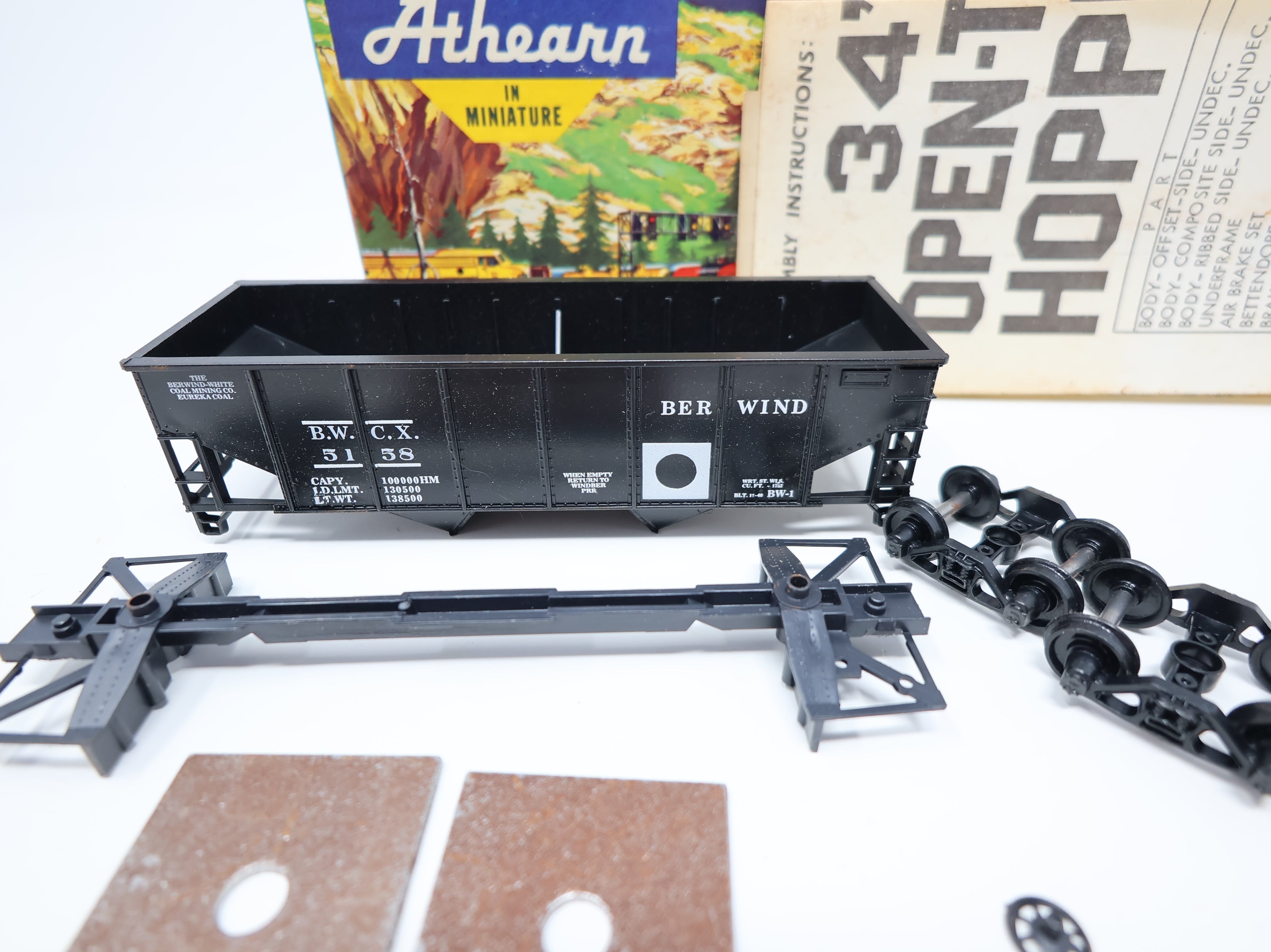 USED Athearn HO Scale 2 Bay Hopper Berwind BWCX #5158 KIT