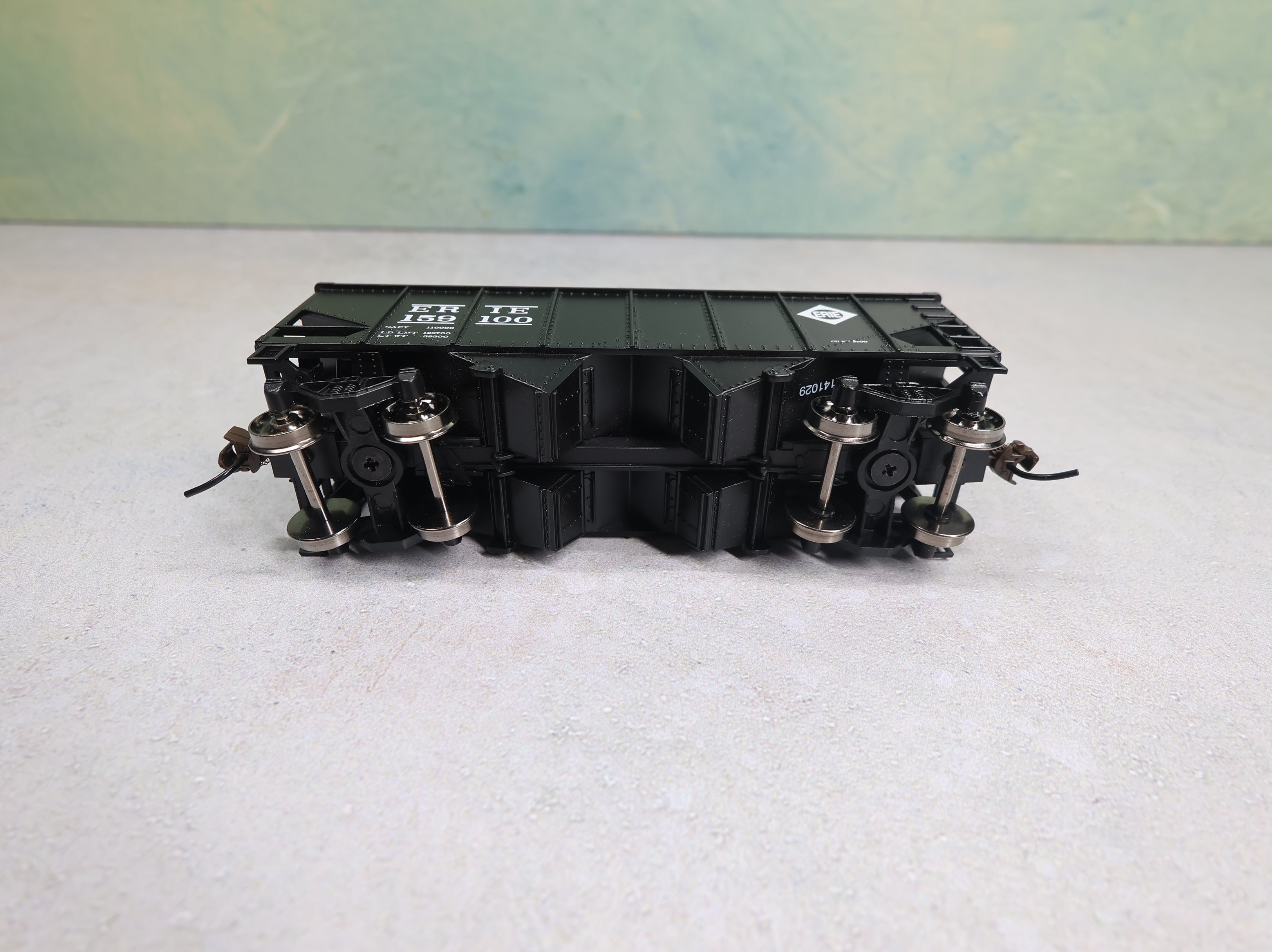 USED Bachmann 19508 HO Scale 55 Ton 2 Bay USRA OB Hopper Erie #159100 w/ Coal Load