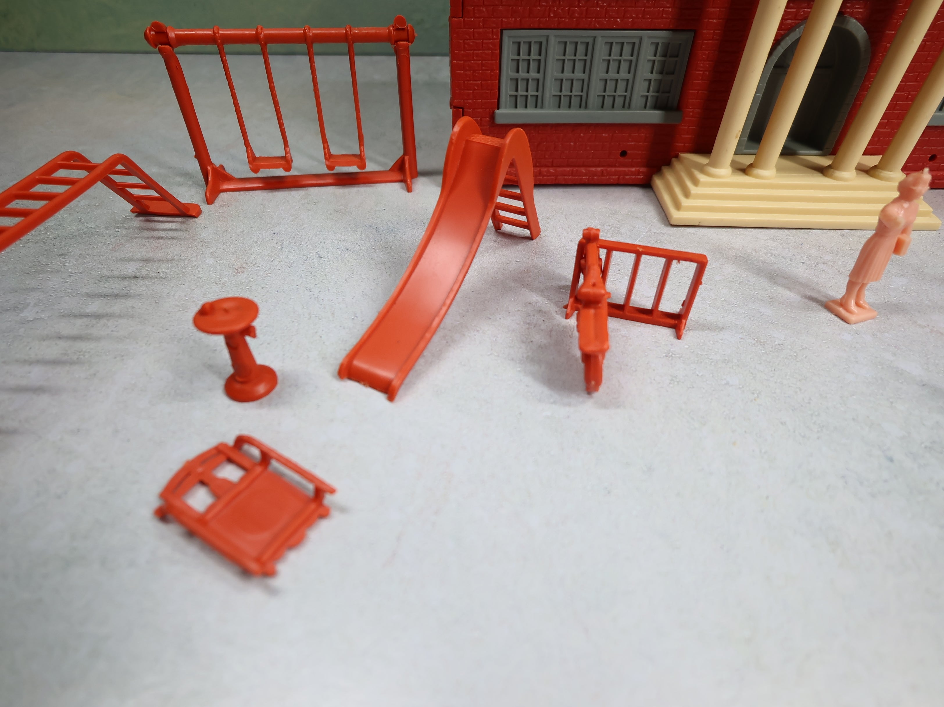 USED K-Line K4061 O School & Playground w/ Figures