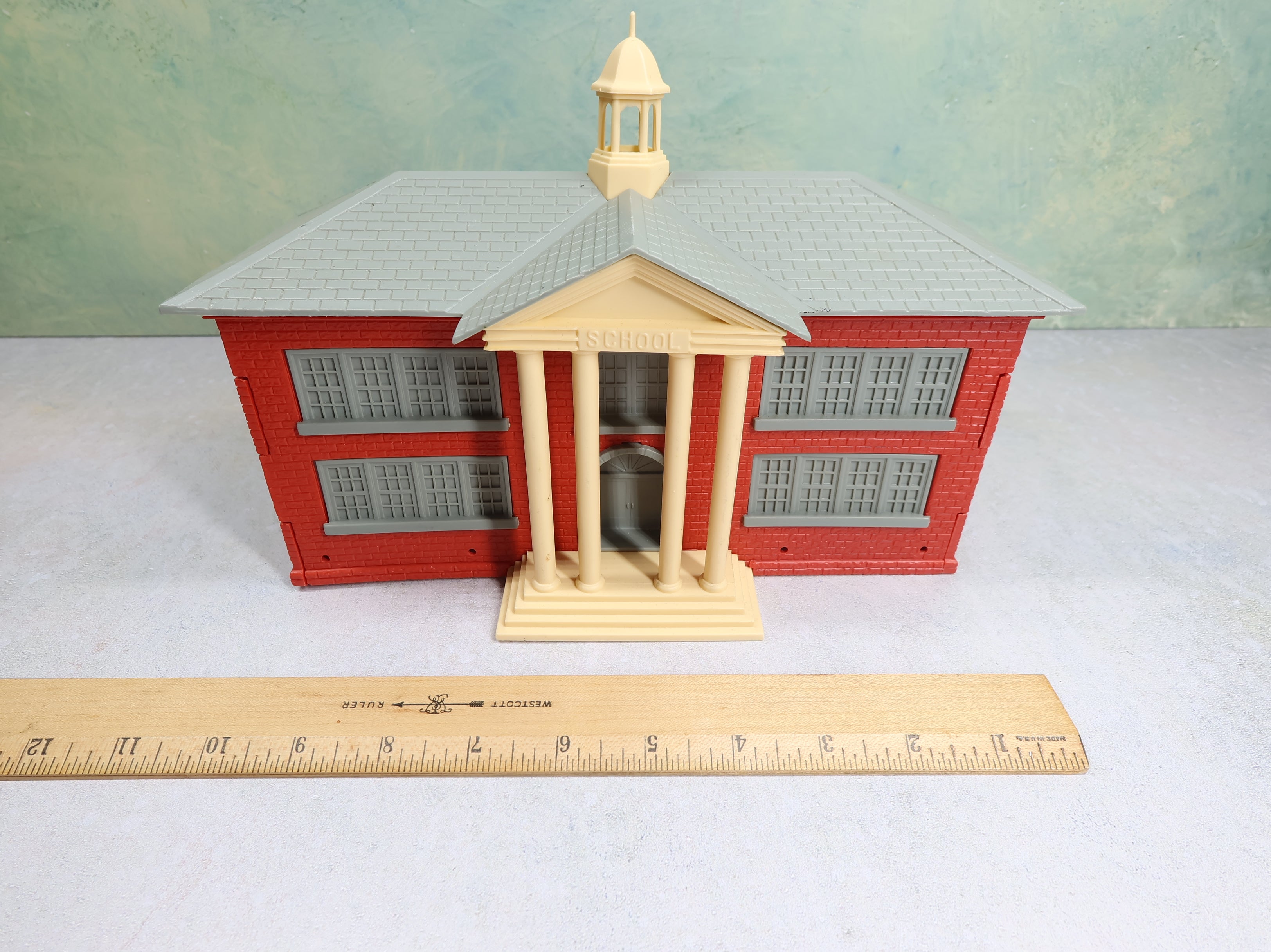 USED K-Line K4061 O School & Playground w/ Figures