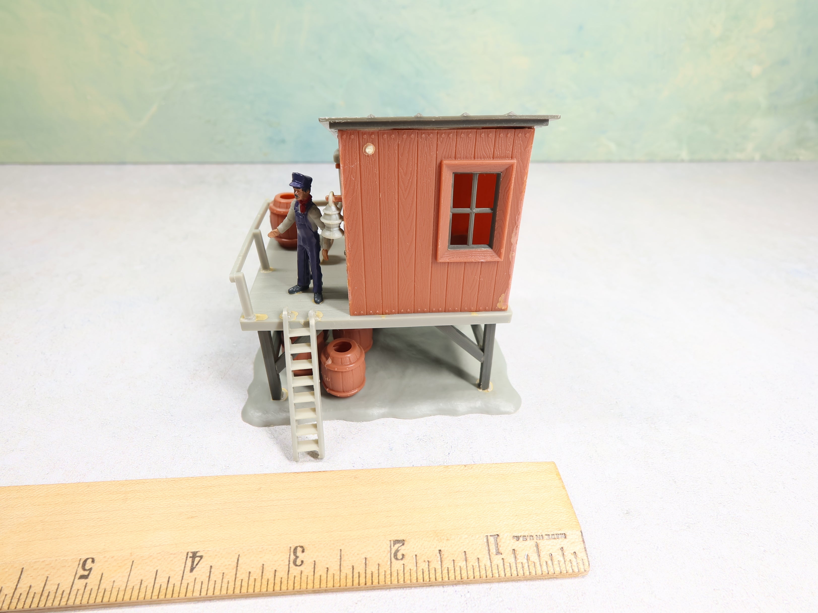 USED Lionel O Barrel Shed