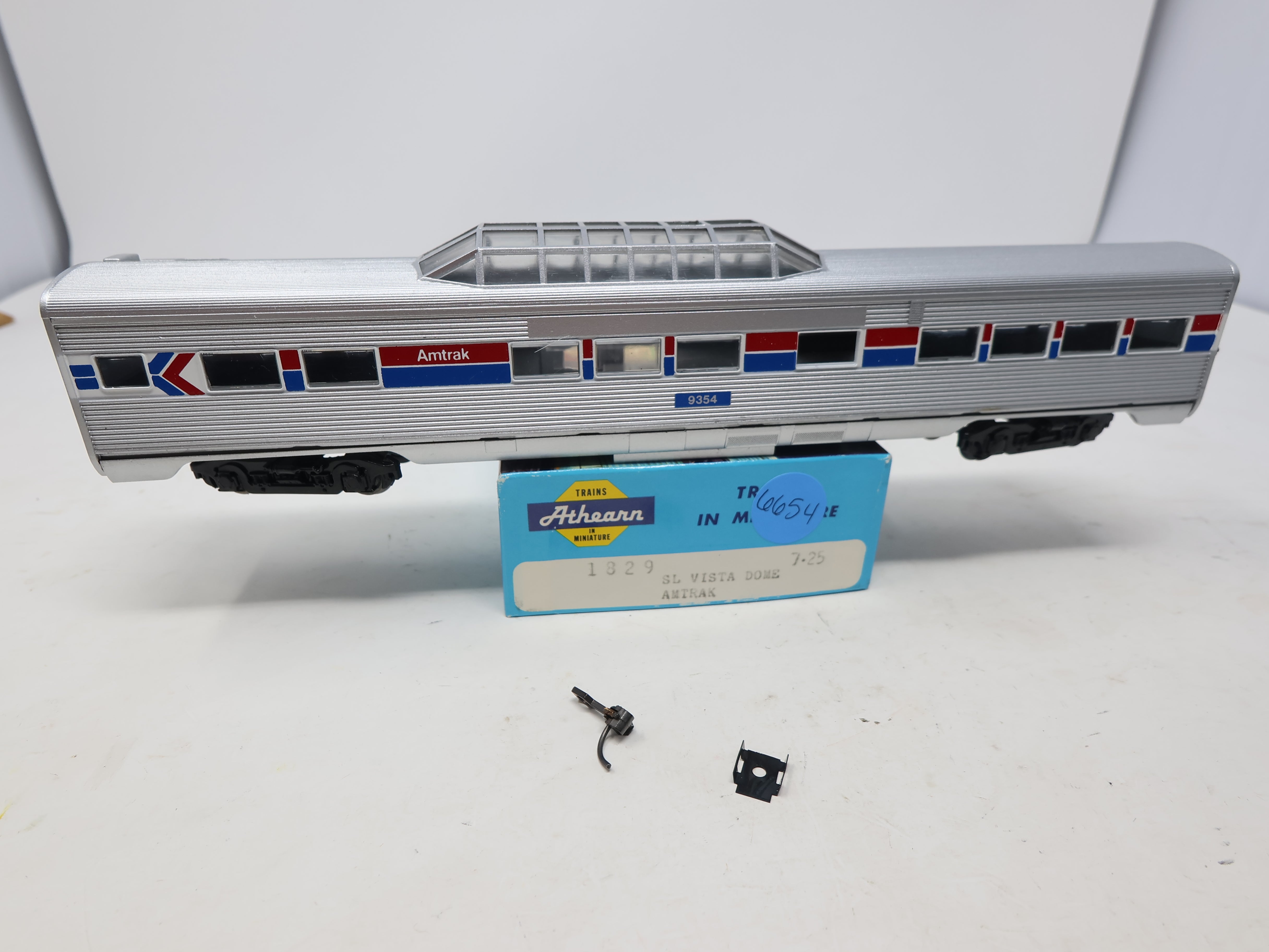 USED Athearn 1829 HO Scale, SL Vista Dome Passenger Car, Amtrak #9354