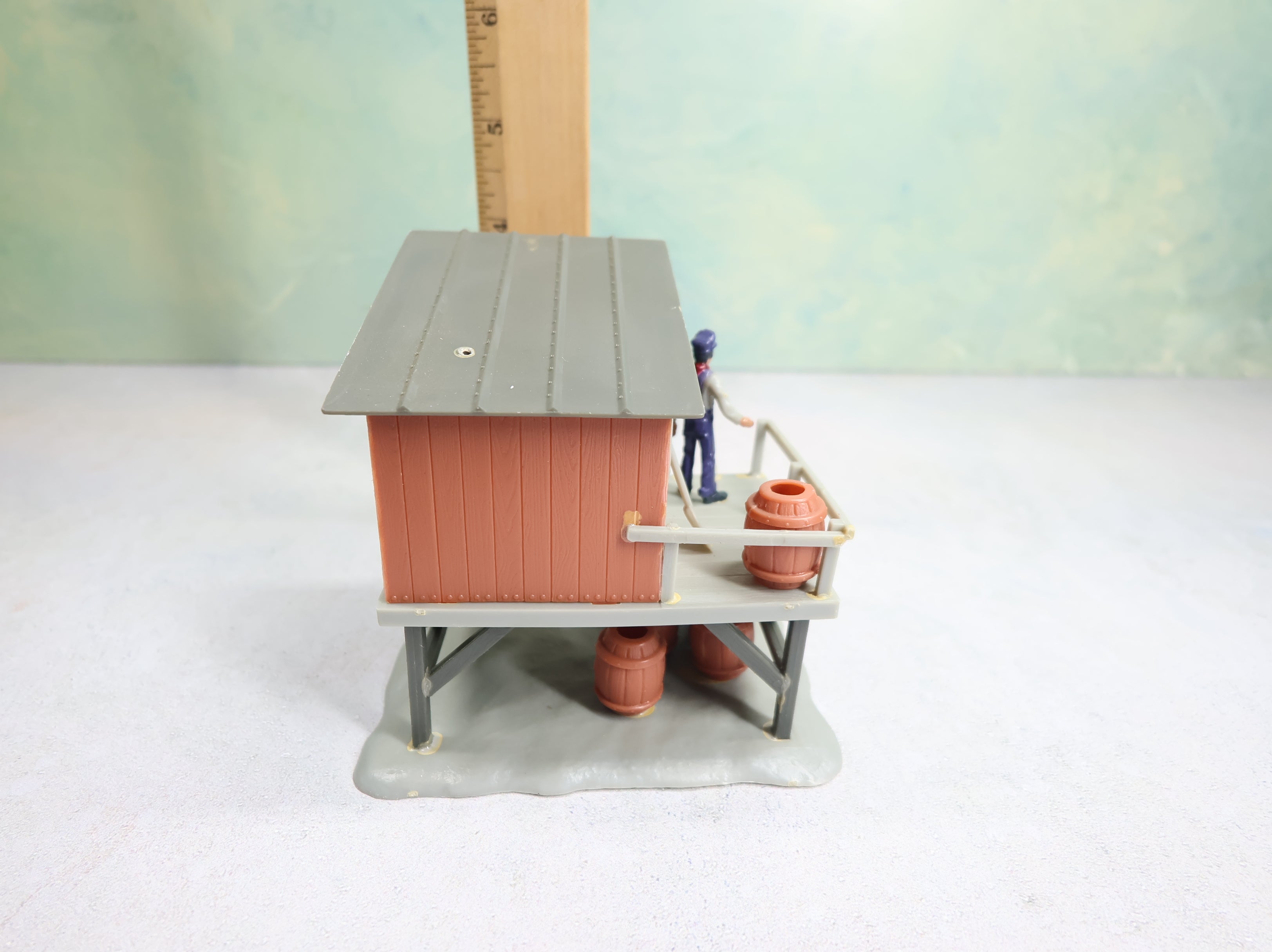 USED Lionel O Barrel Shed