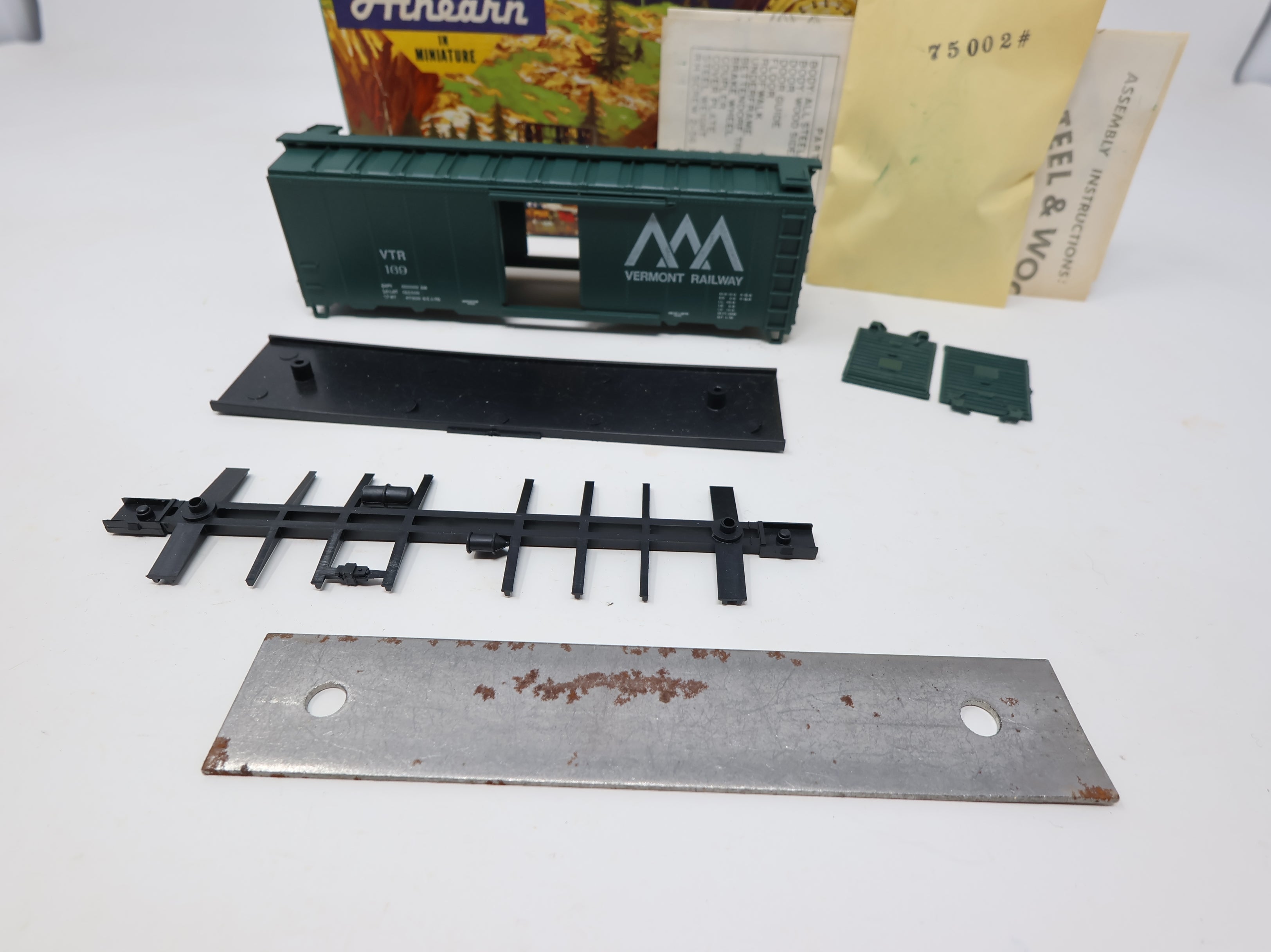 USED Athearn HO Scale 40' Steel Box Car Vermont Railway VTR #169 KIT