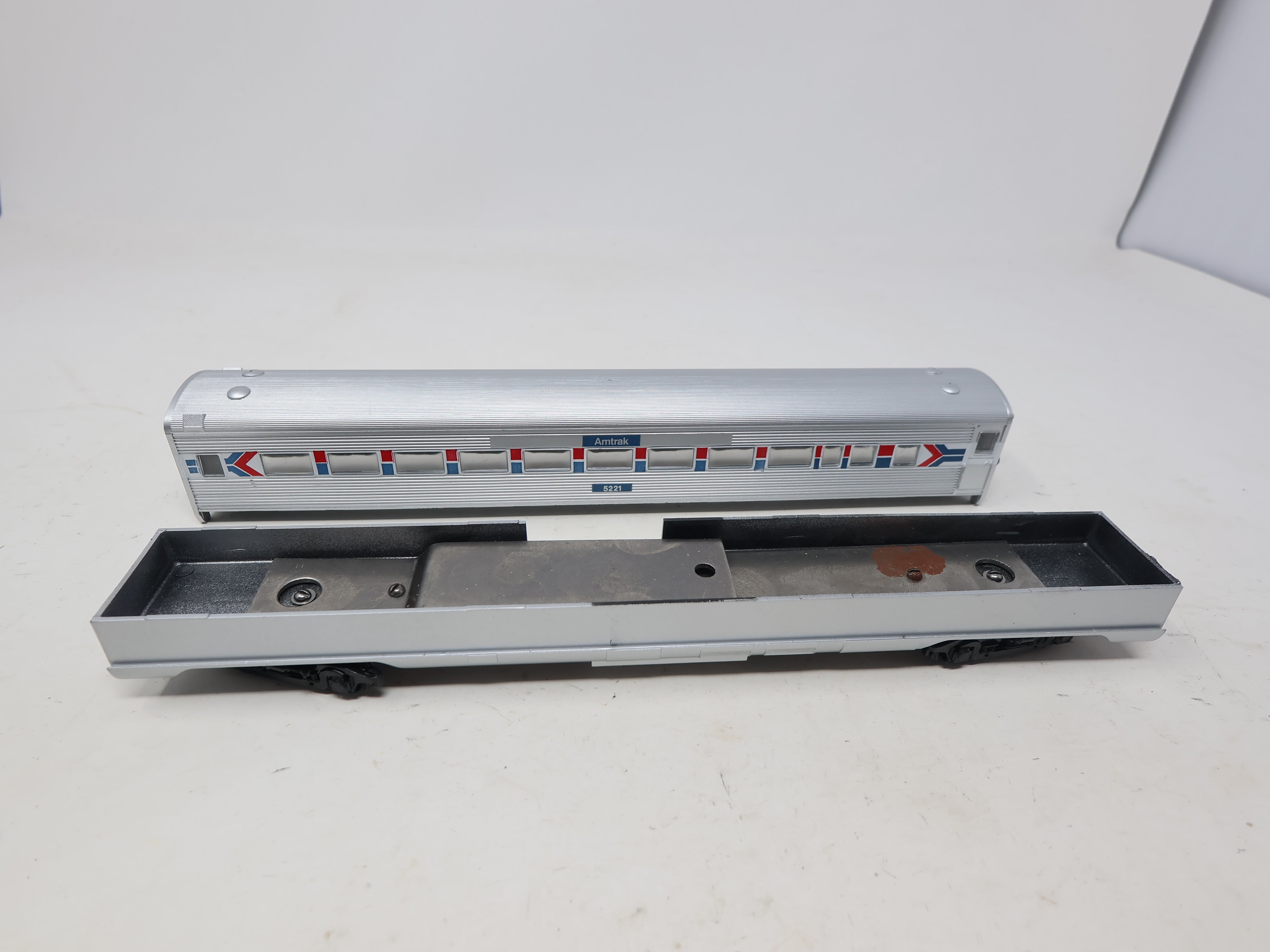 USED Athearn 1819 HO Scale, SL Coach Passenger Car, Amtrak #5221