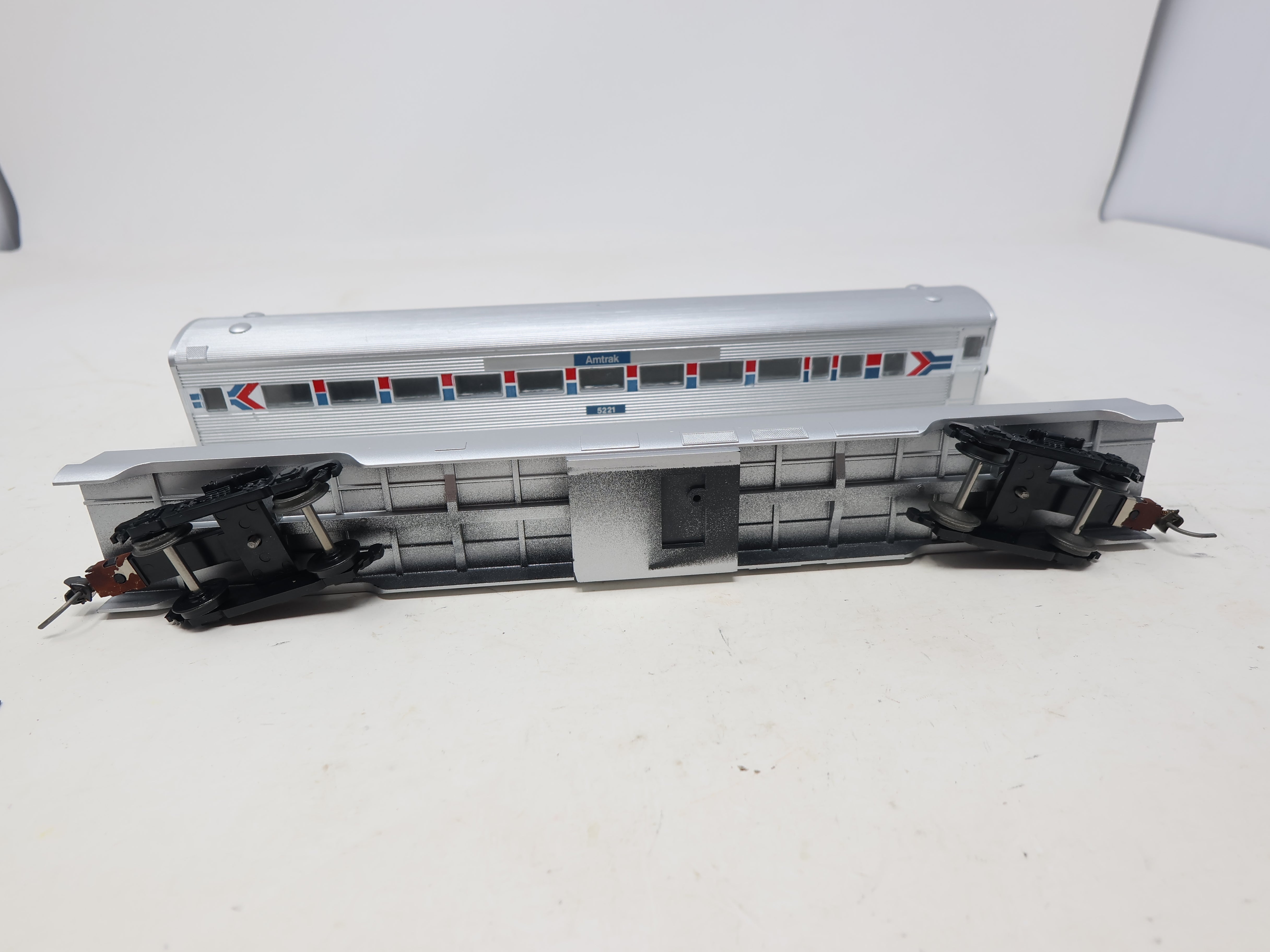 USED Athearn 1819 HO Scale, SL Coach Passenger Car, Amtrak #5221