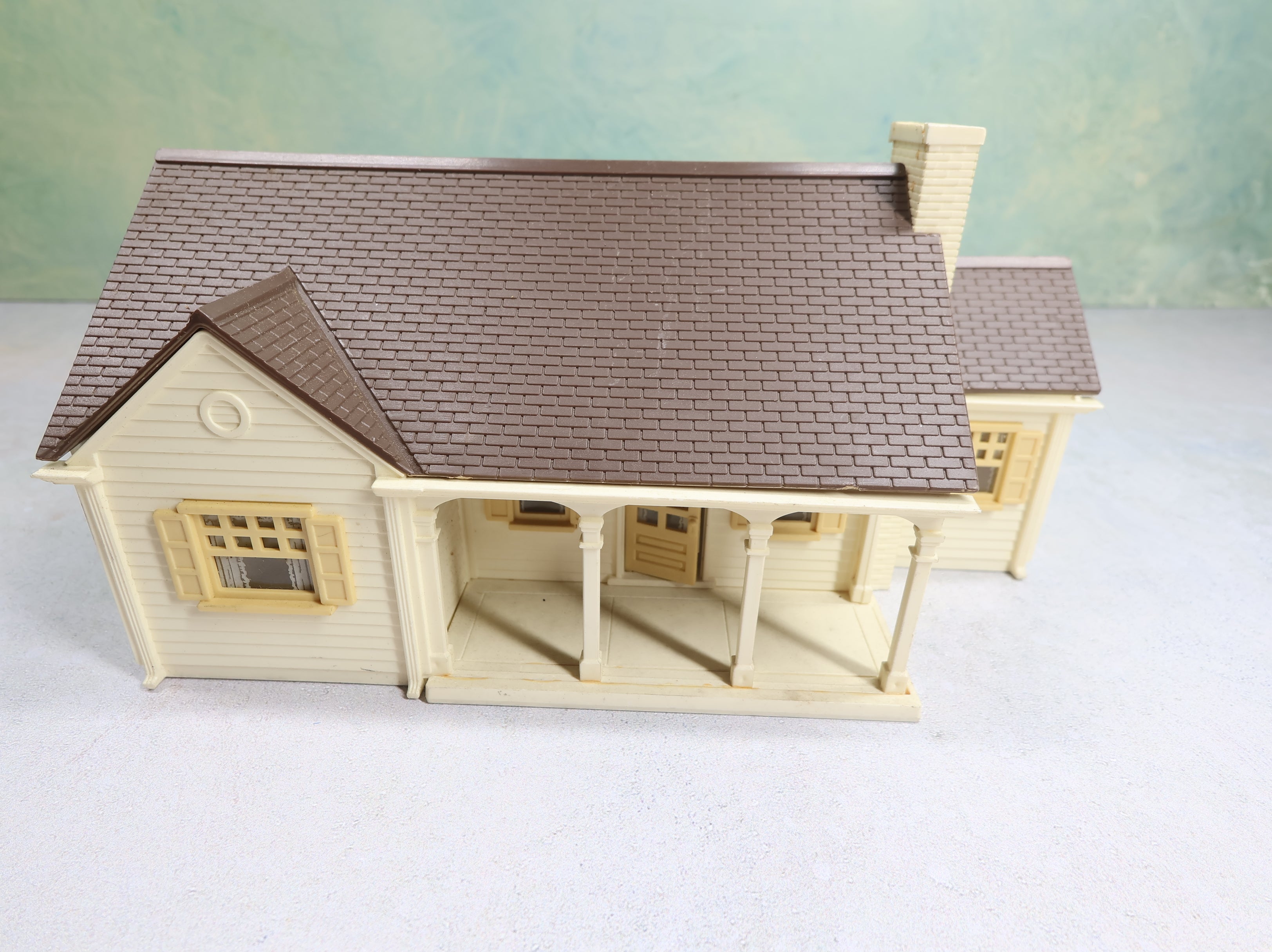 USED Bachmann Plasticville O New England Rancher Home