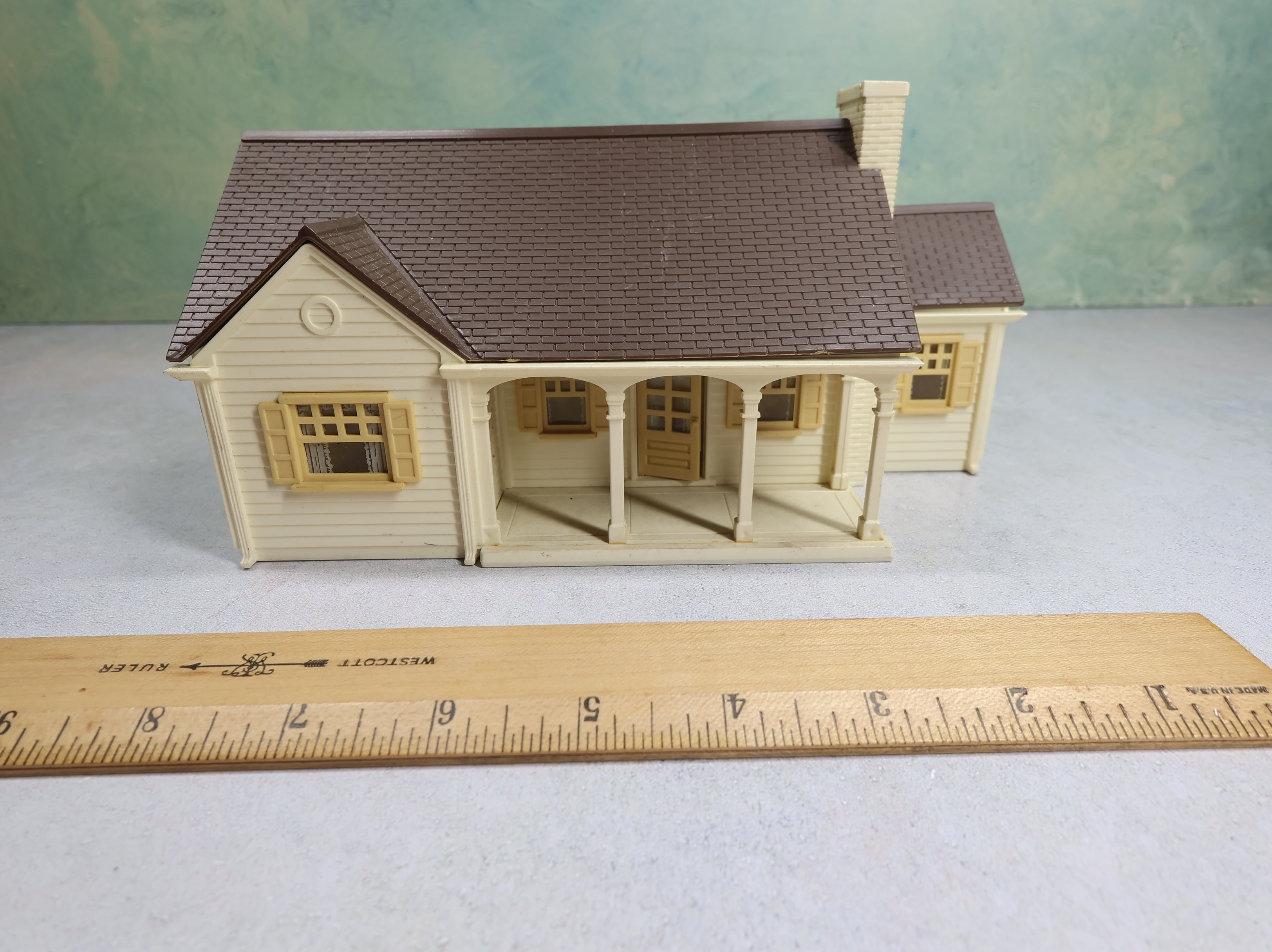 USED Bachmann Plasticville O New England Rancher Home