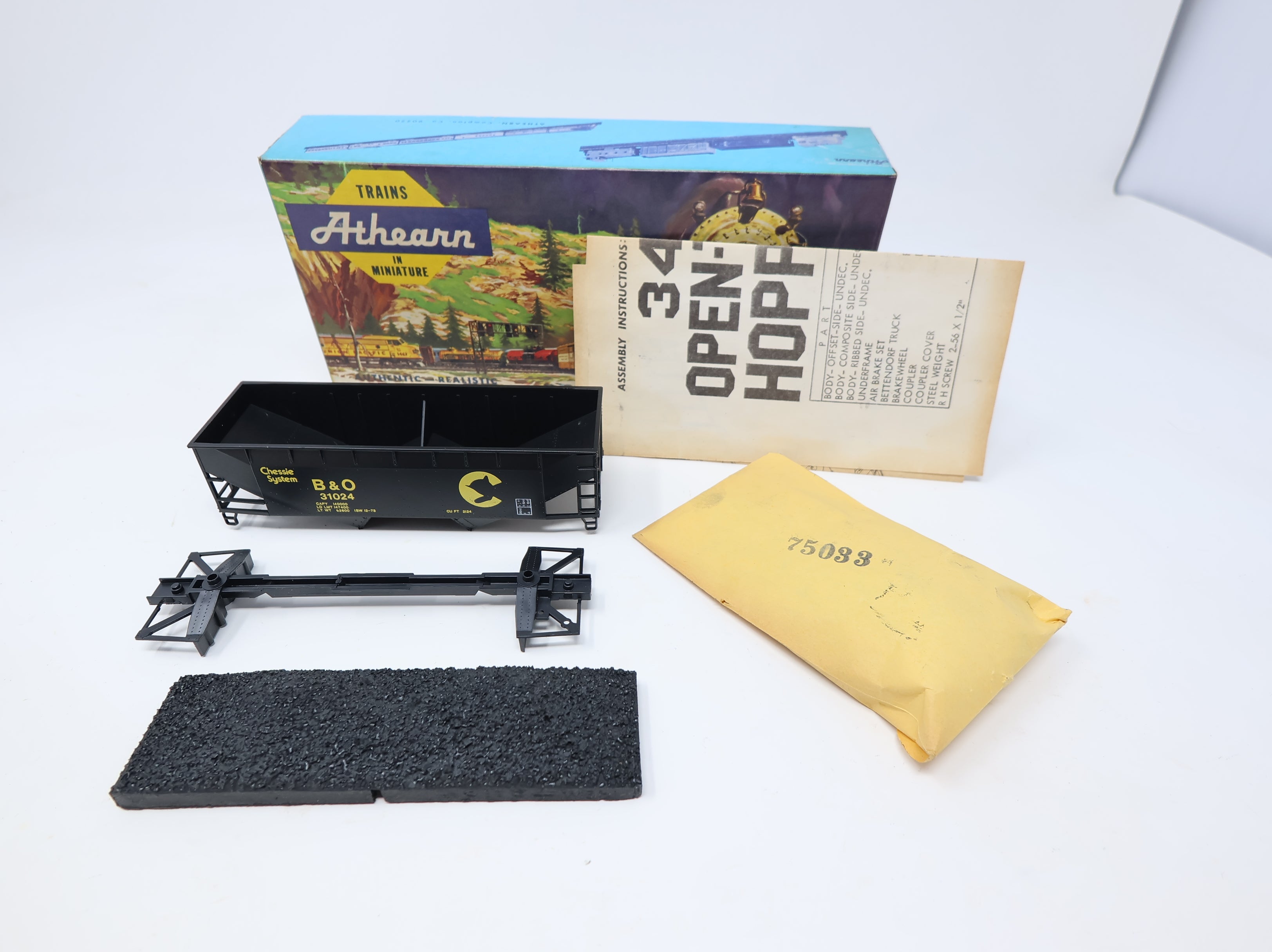 USED Athearn HO Scale 34' 2 Bay Flat-End Hopper Chessie System B&O #31024 Bev-Bel w/ Coal Load KIT