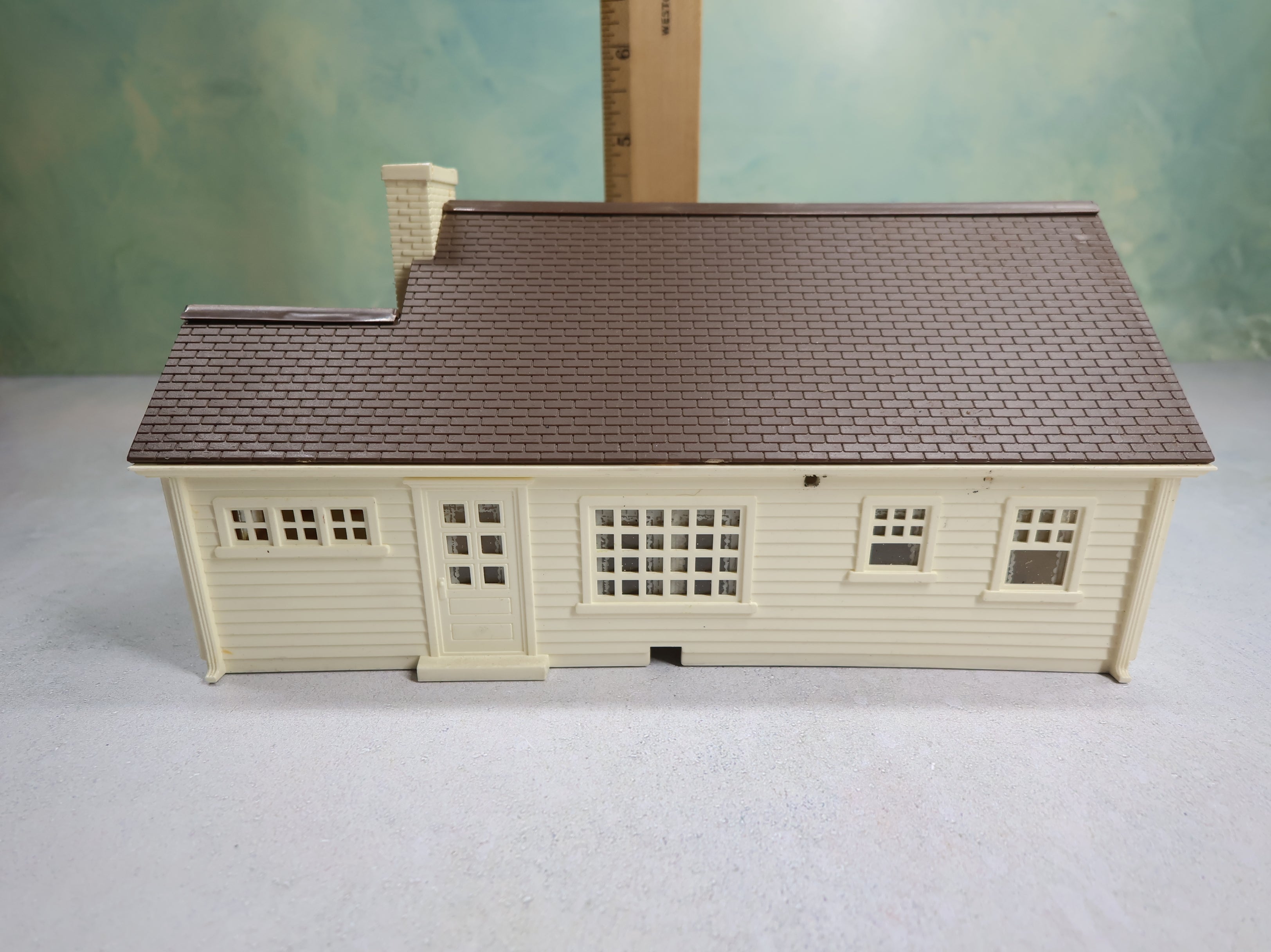 USED Bachmann Plasticville O New England Rancher Home