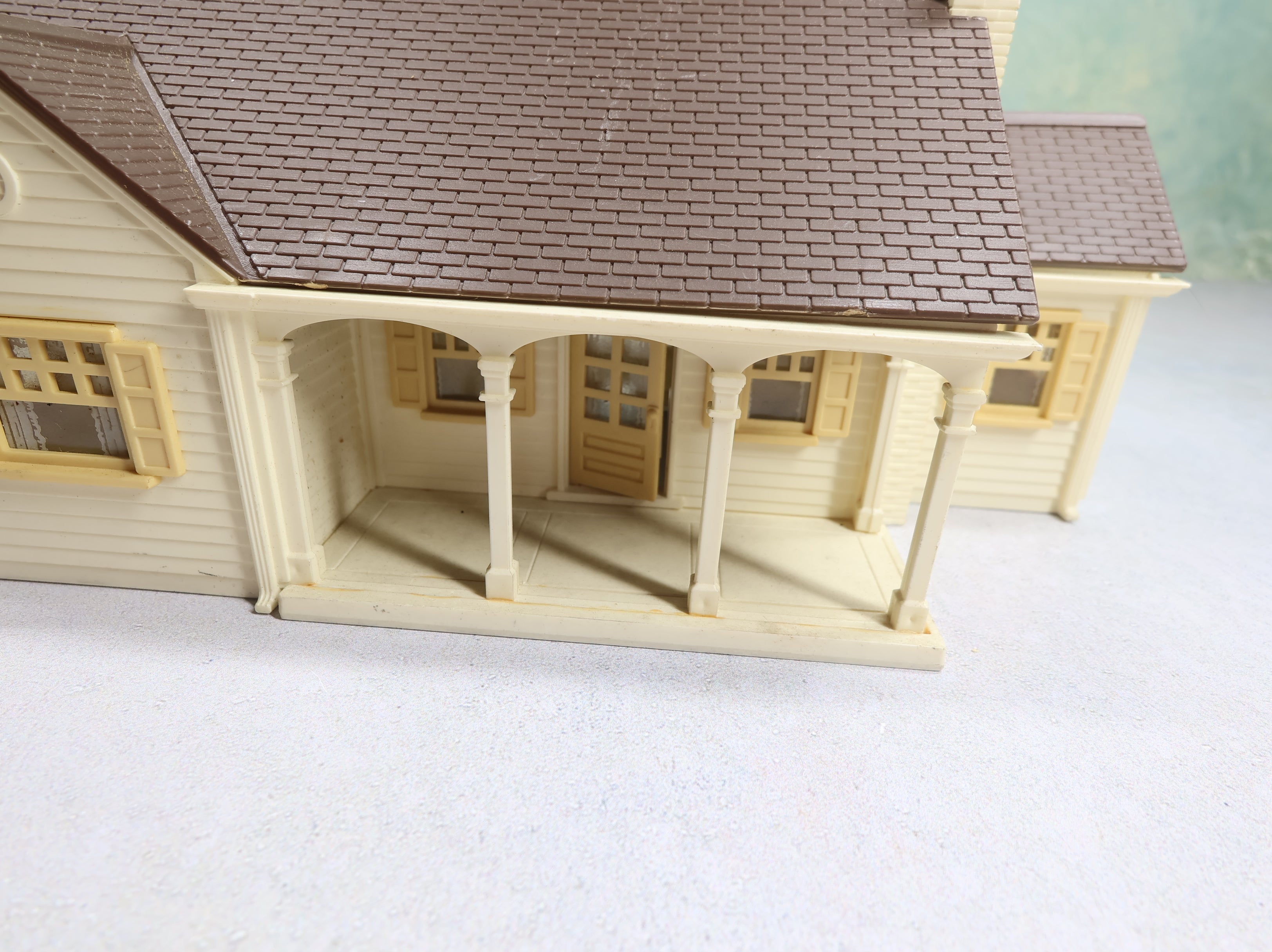 USED Bachmann Plasticville O New England Rancher Home