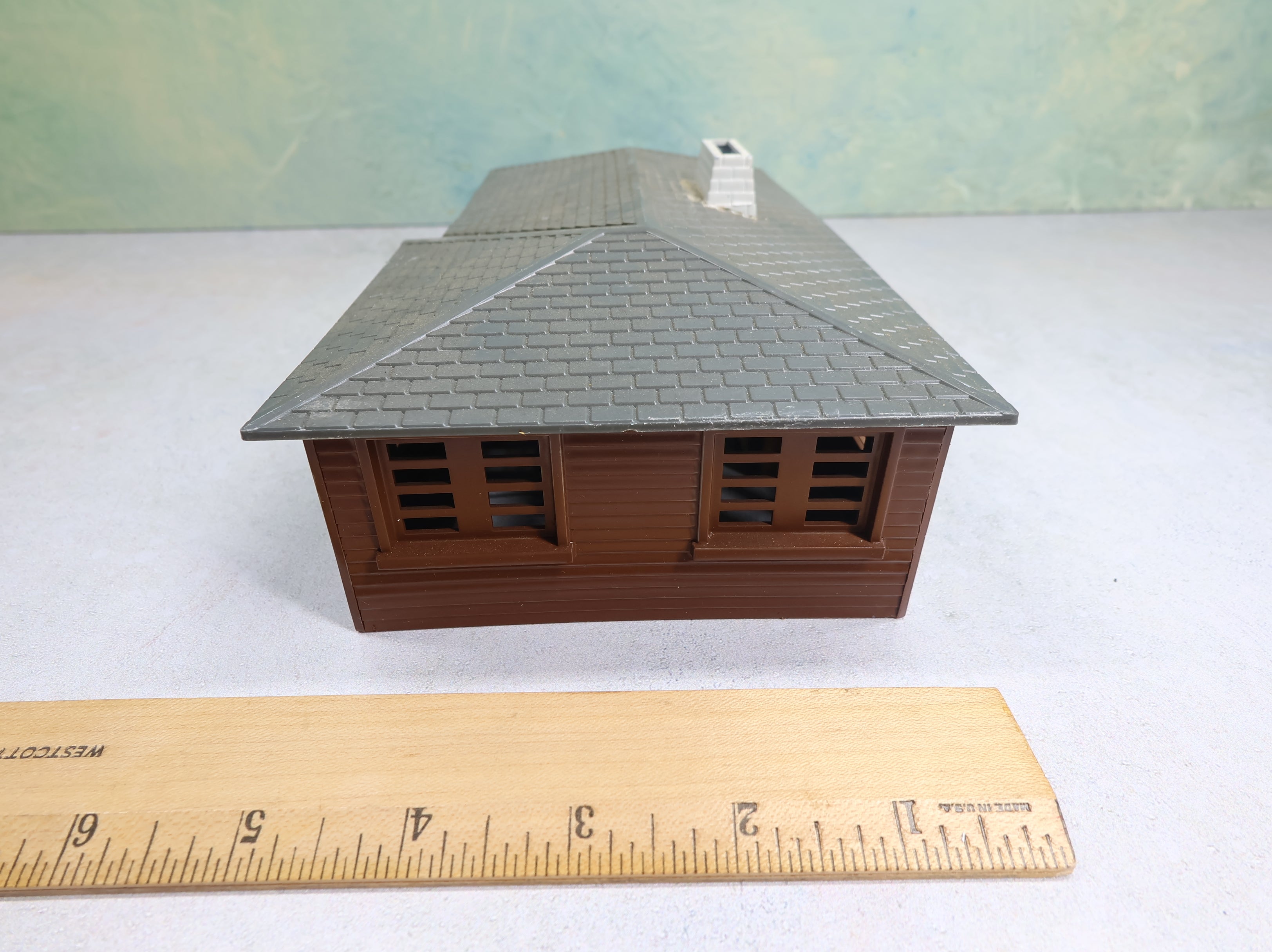 USED Bachmann Plasticville O Brown Ranch House