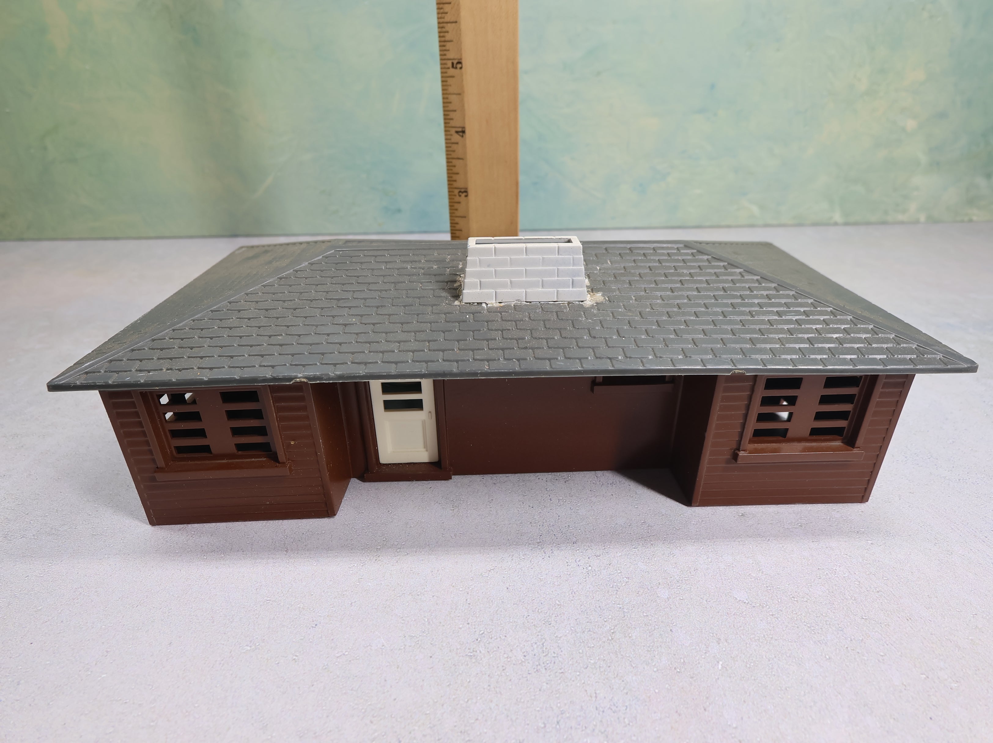 USED Bachmann Plasticville O Brown Ranch House