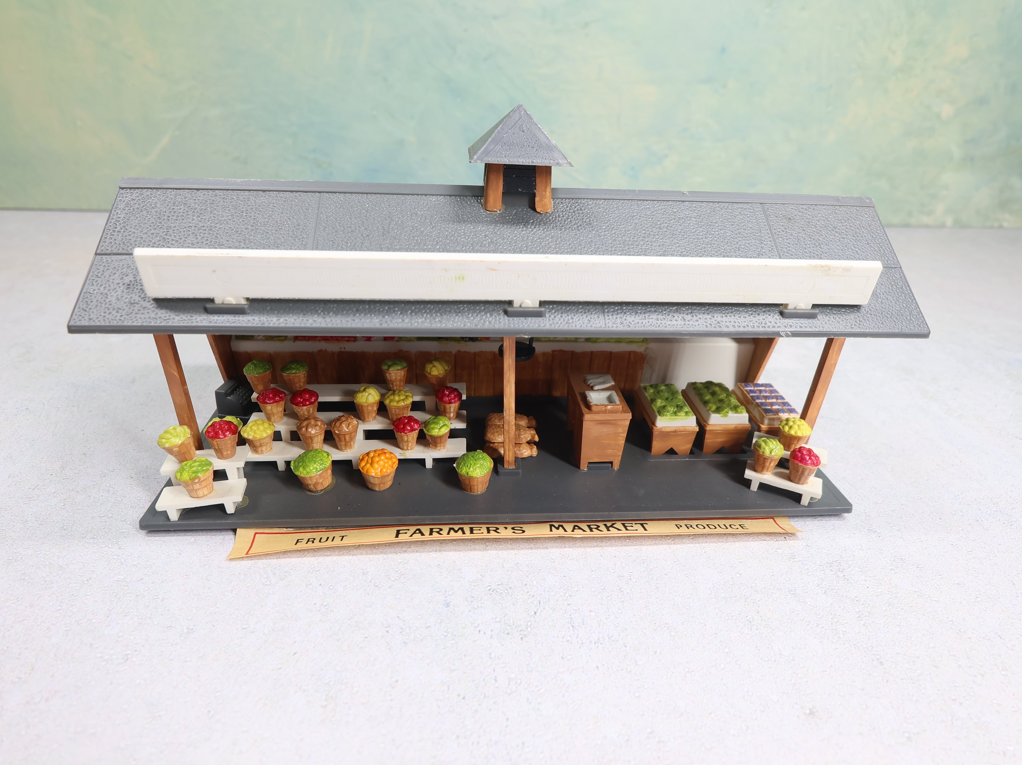 USED Bachmann Plasticville O Roadside Stand, Fruit Stand, Farmers Market