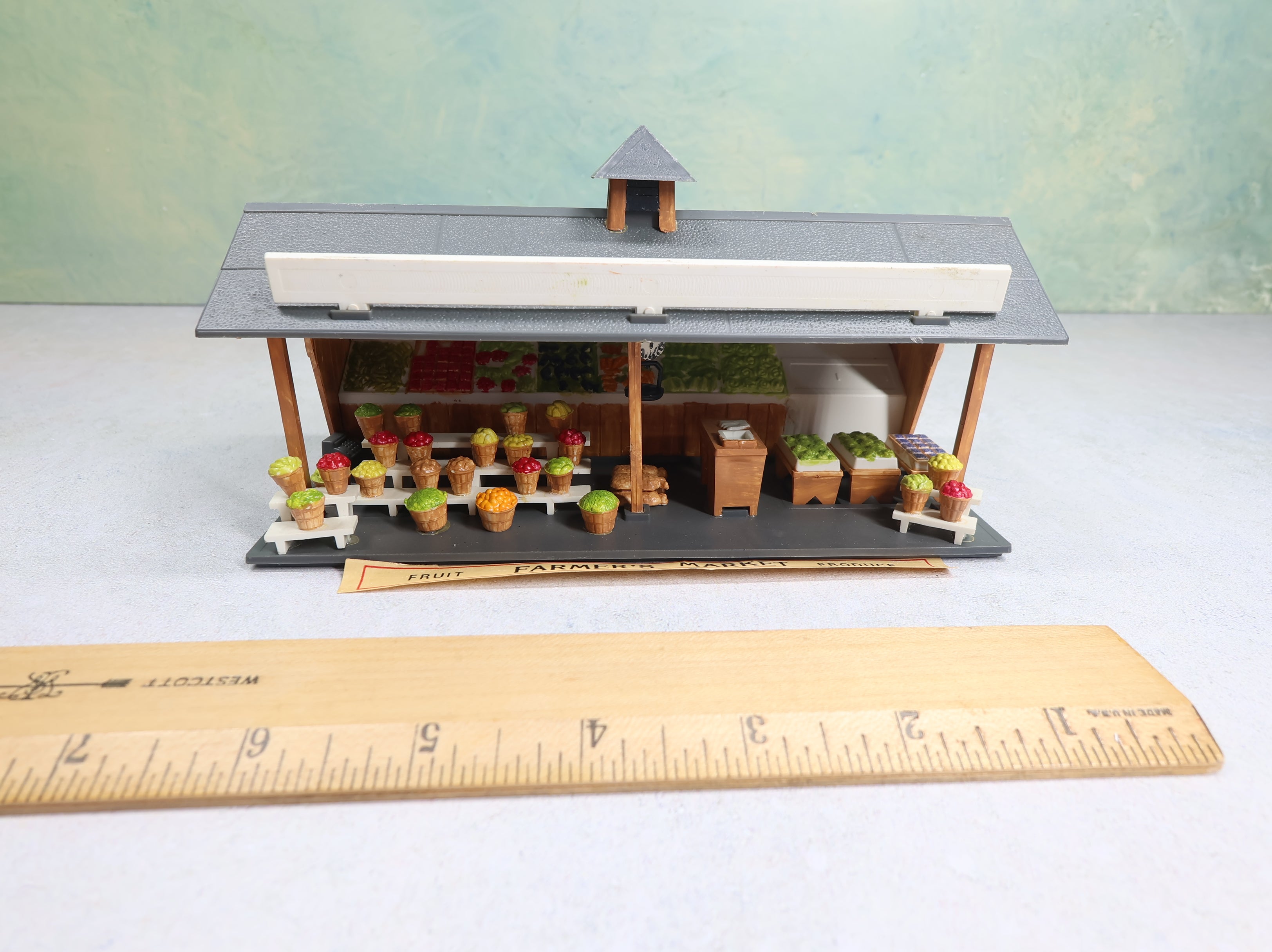 USED Bachmann Plasticville O Roadside Stand, Fruit Stand, Farmers Market