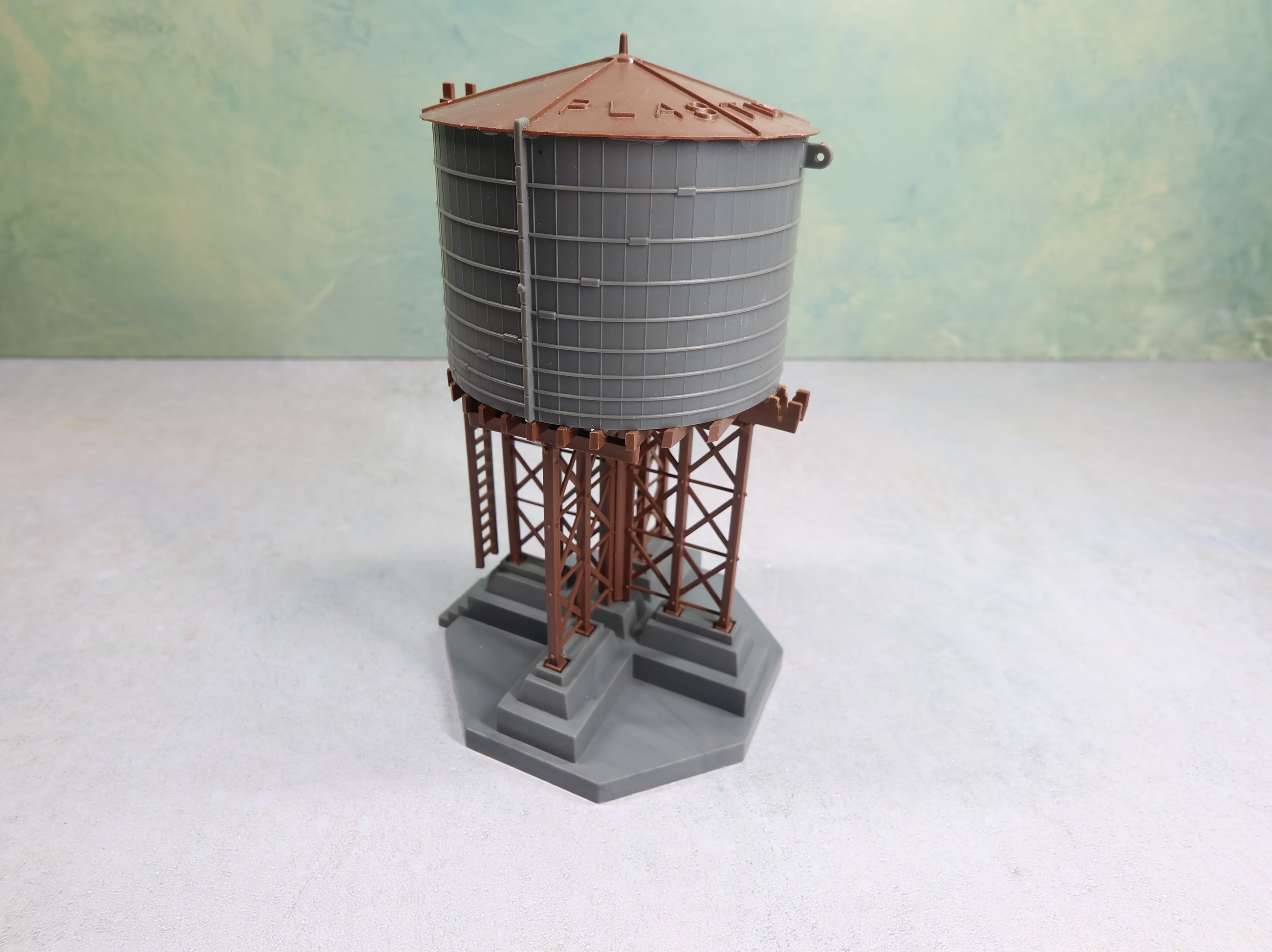 USED Bachmann Plasticville O Water Tower