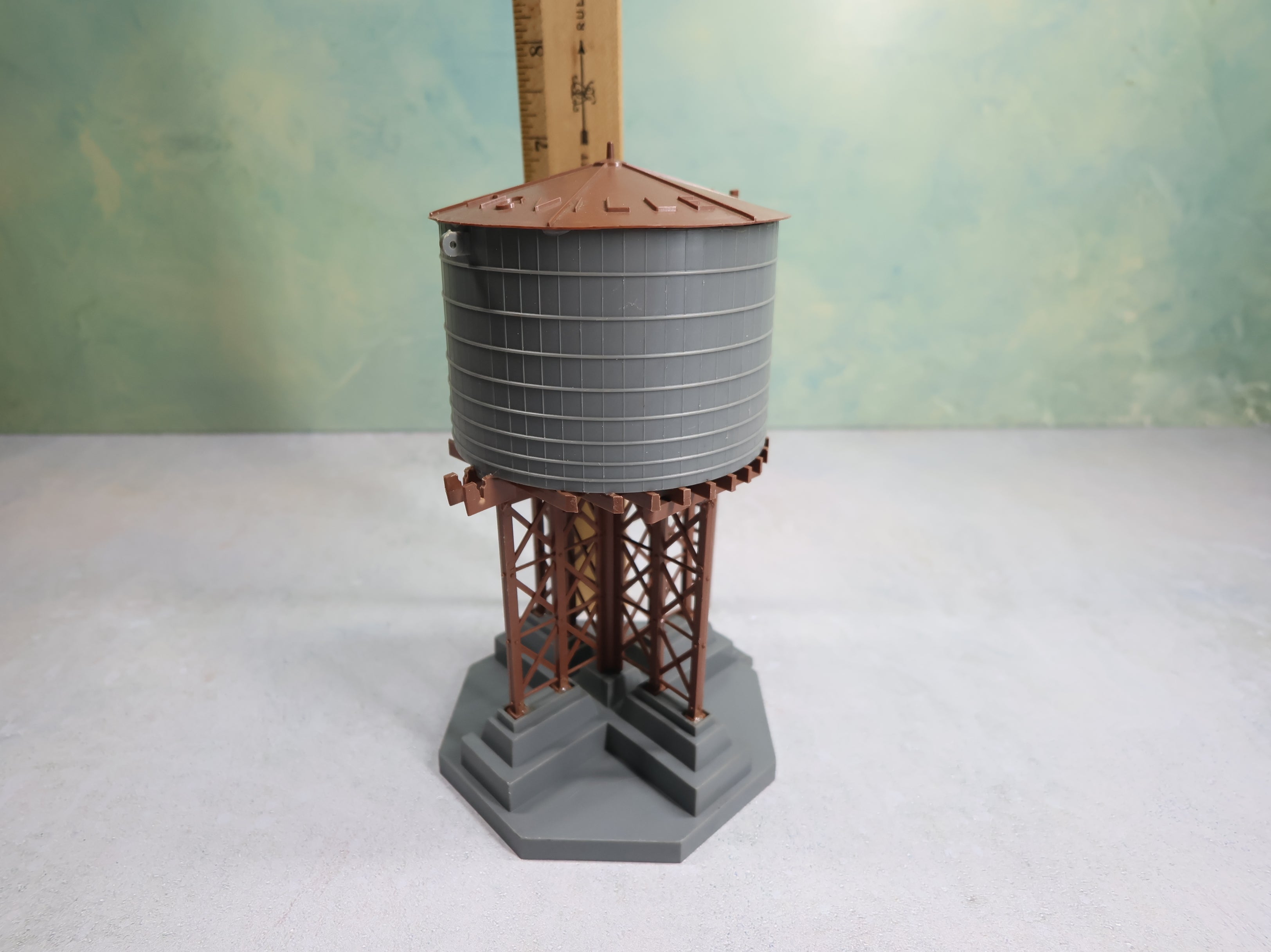 USED Bachmann Plasticville O Water Tower