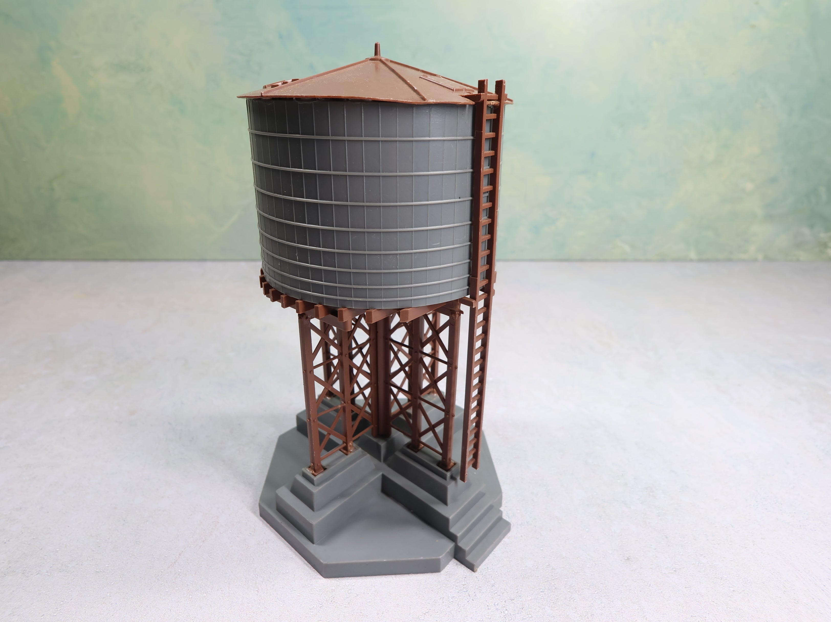 USED Bachmann Plasticville O Water Tower