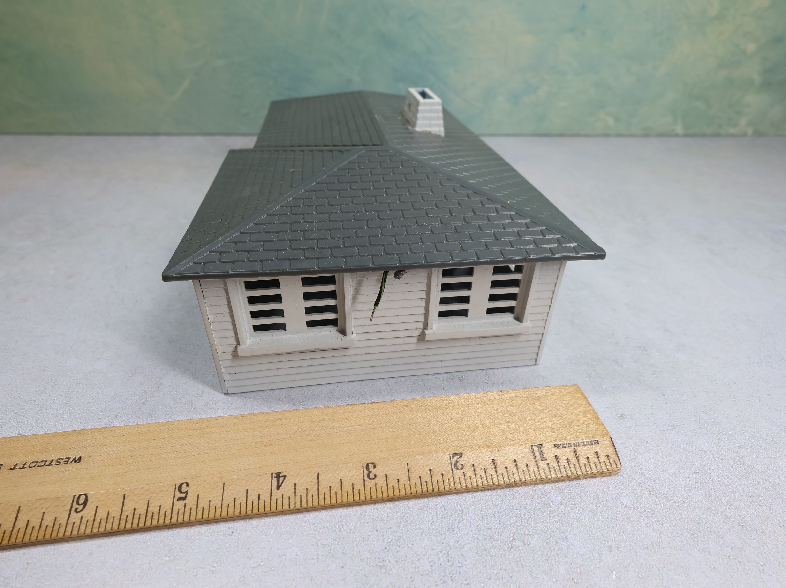 USED Bachmann Plasticville O Painted White Ranch Home