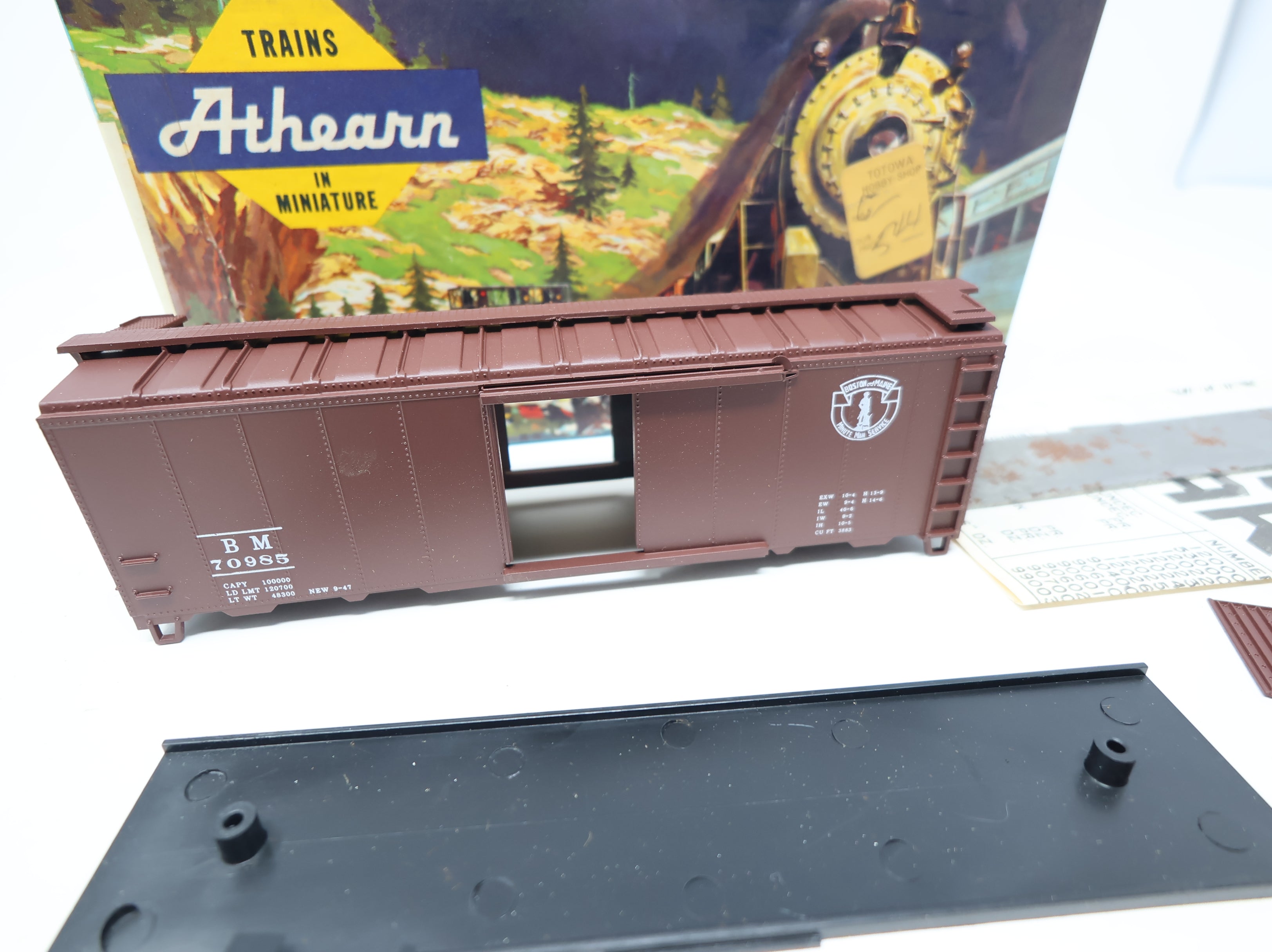 USED Athearn 1051 HO Scale 40' Steel Box Car Boston and Maine BM #70985 Bev-Bel KIT