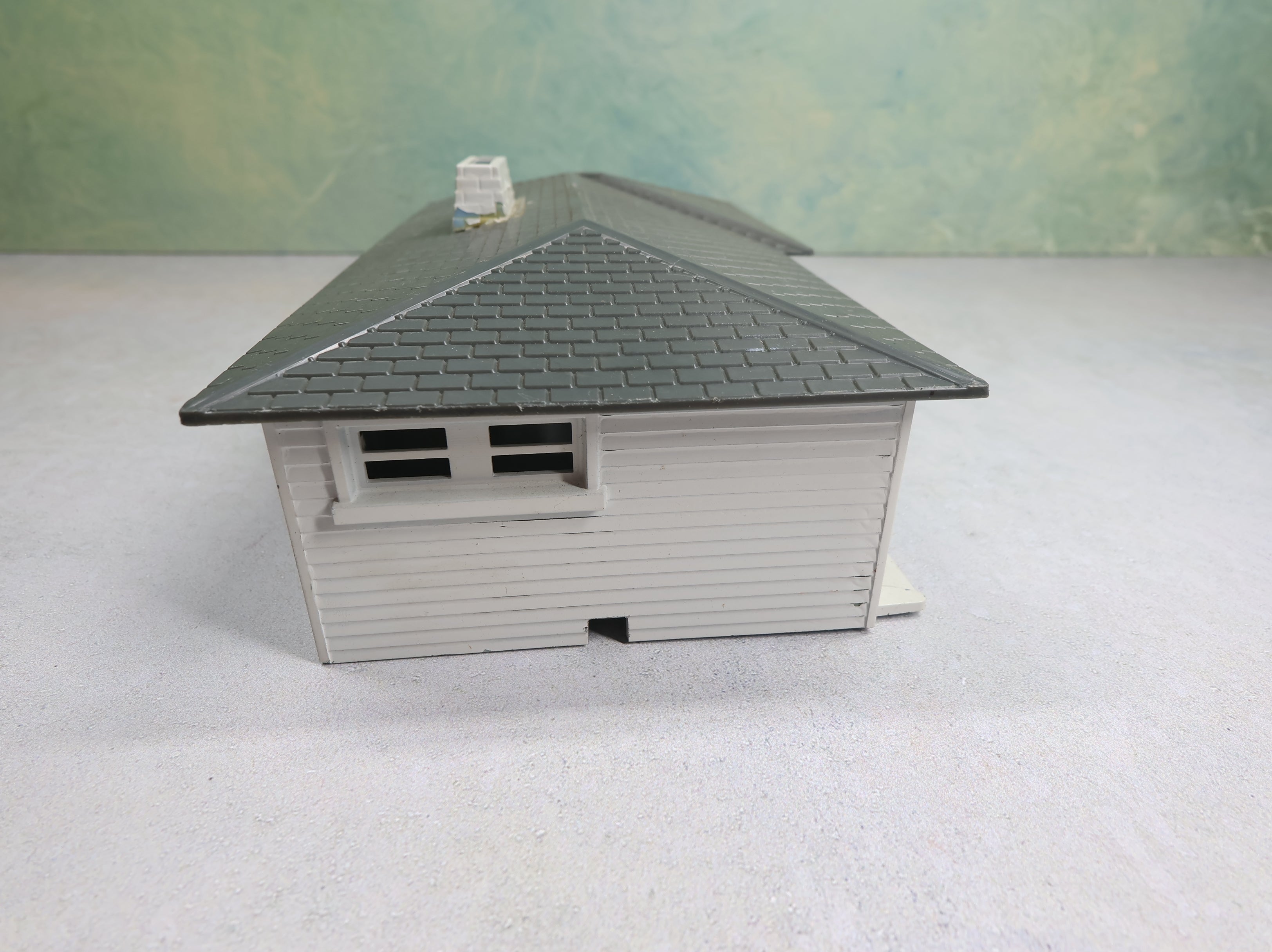 USED Bachmann Plasticville O Painted White Ranch Home