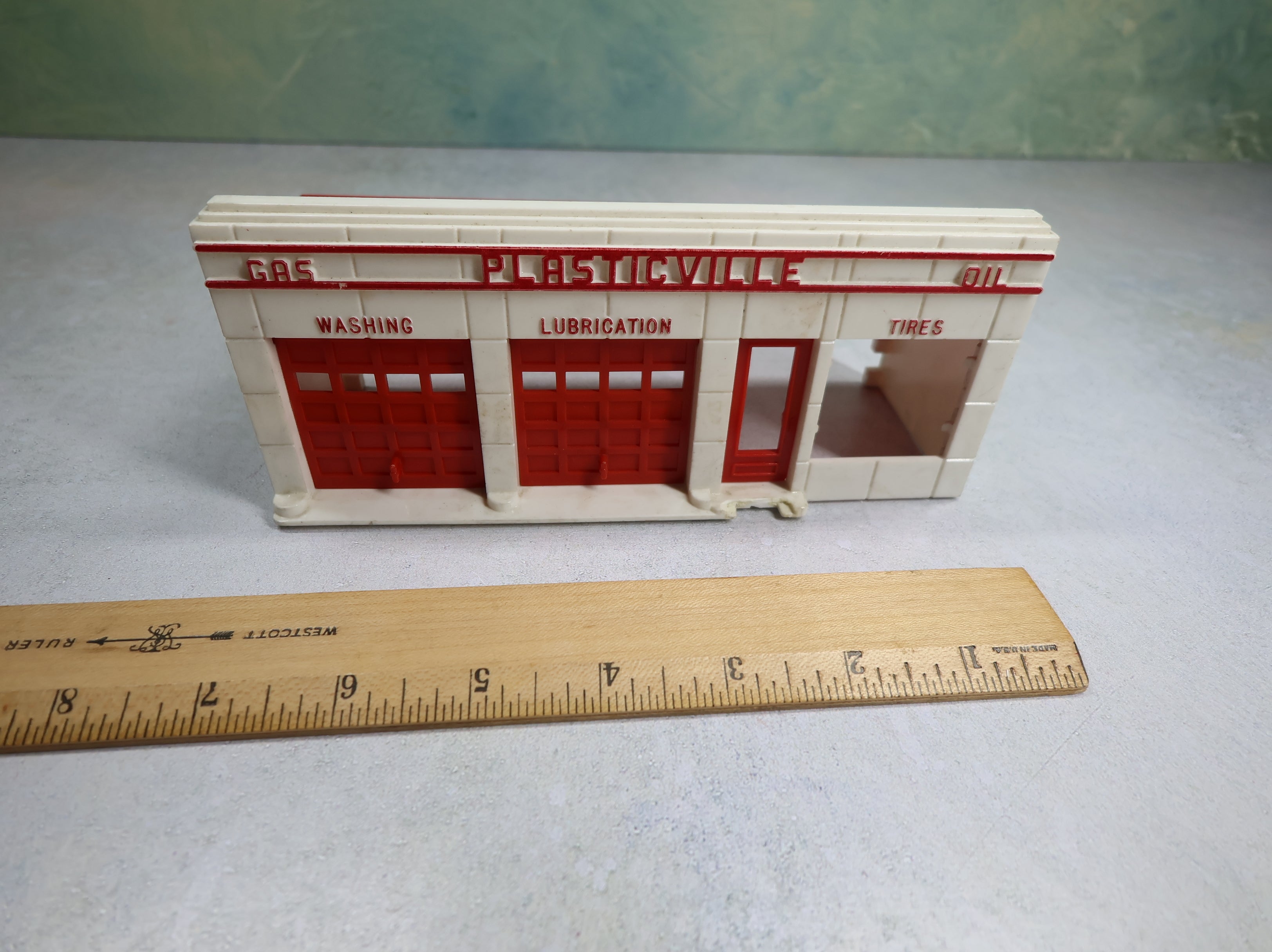 USED Bachmann Plasticville O Service Station (missing parts)