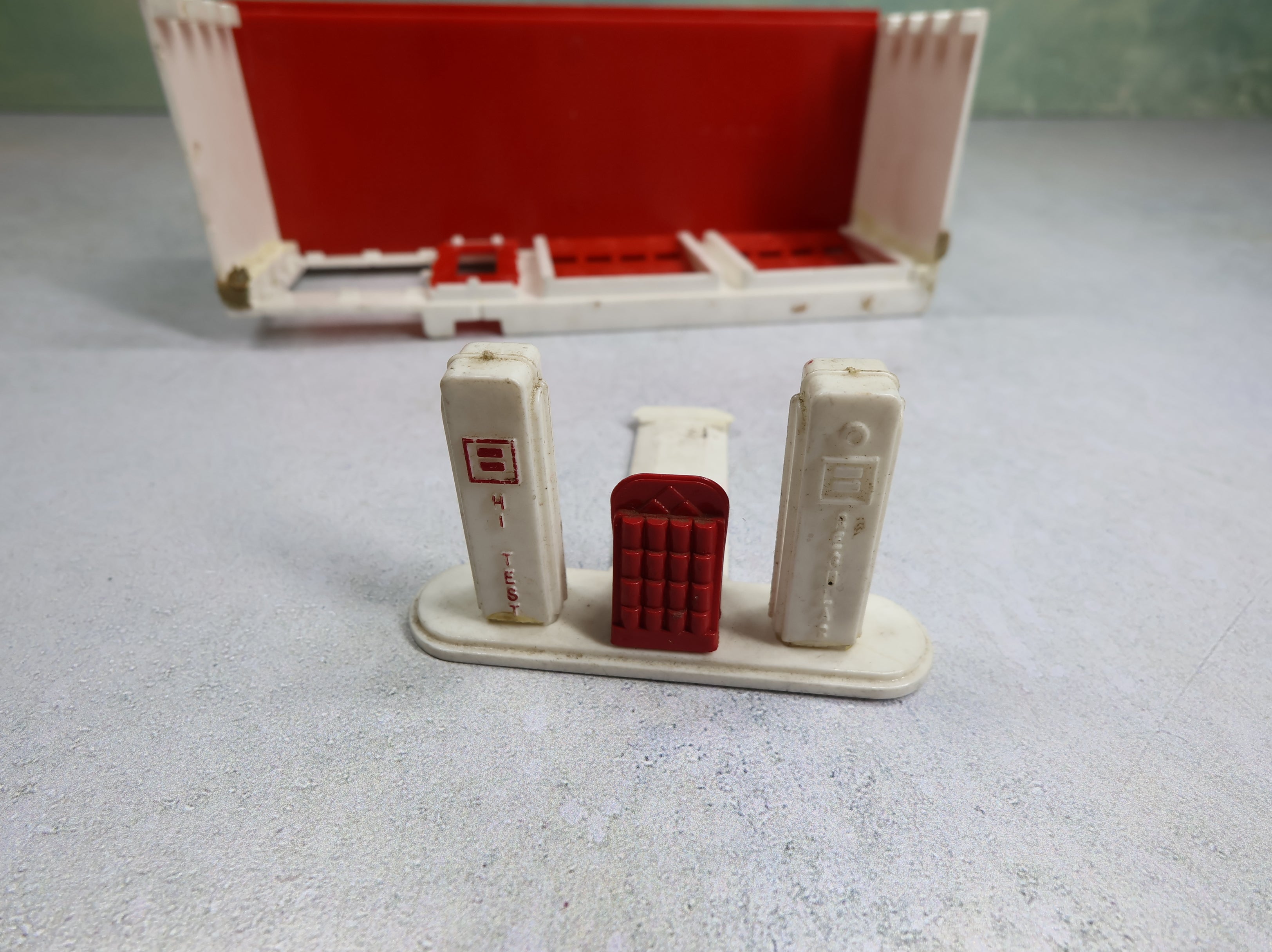 USED Bachmann Plasticville O Service Station (missing parts)