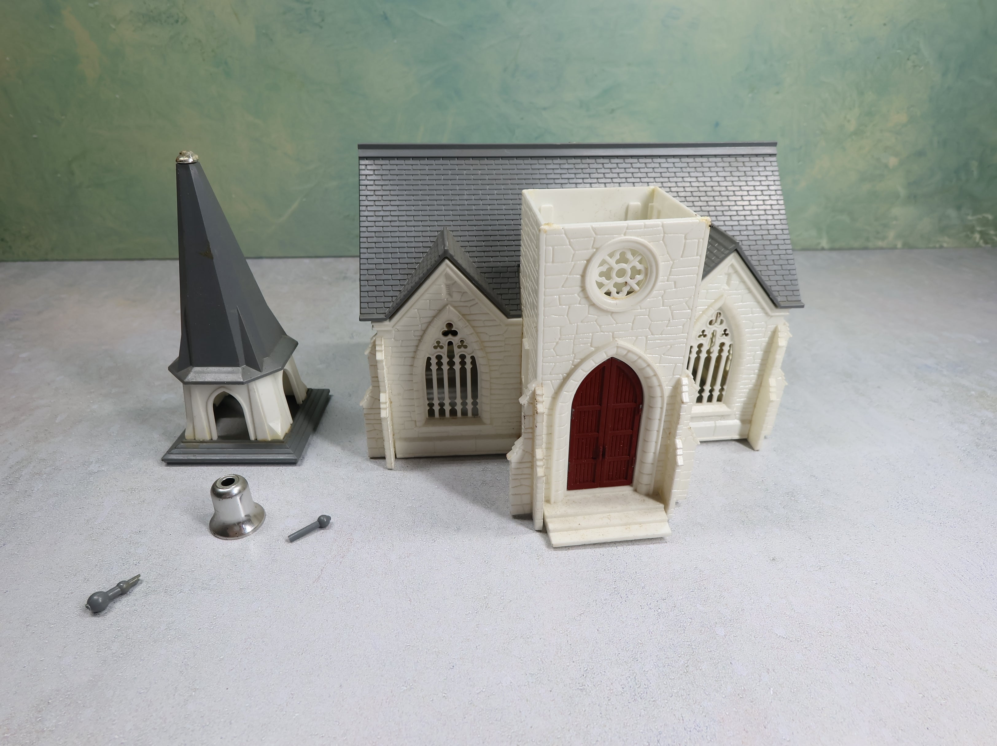 USED Bachmann Plasticville O Large Cathedral Church C-18