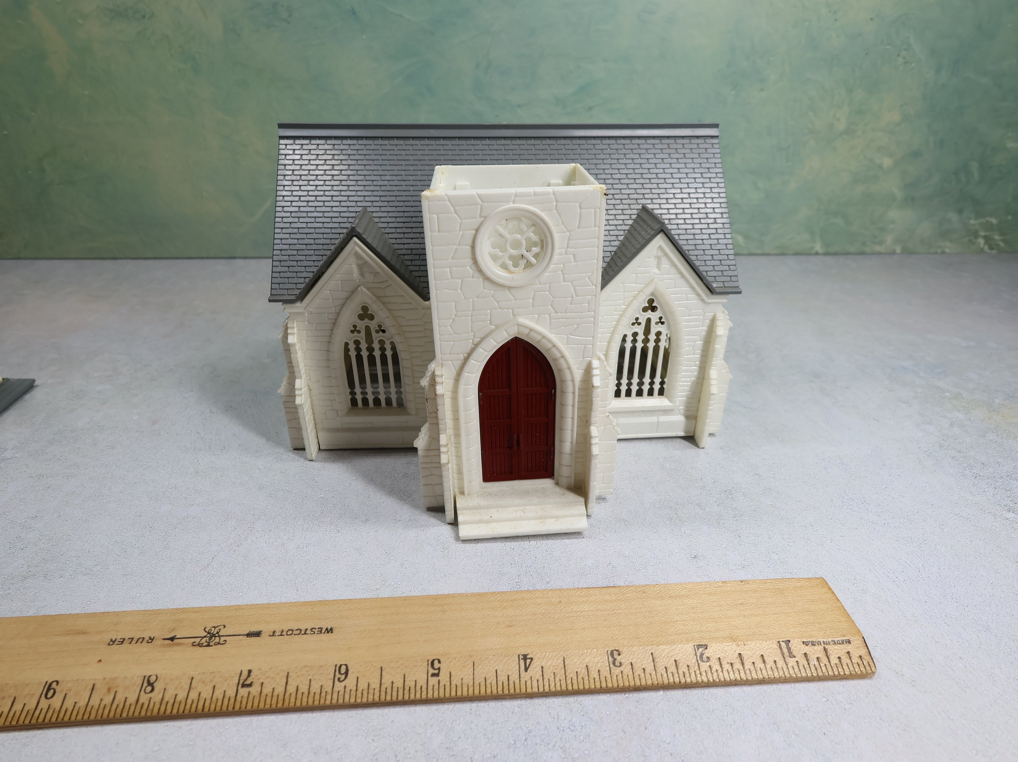 USED Bachmann Plasticville O Large Cathedral Church C-18