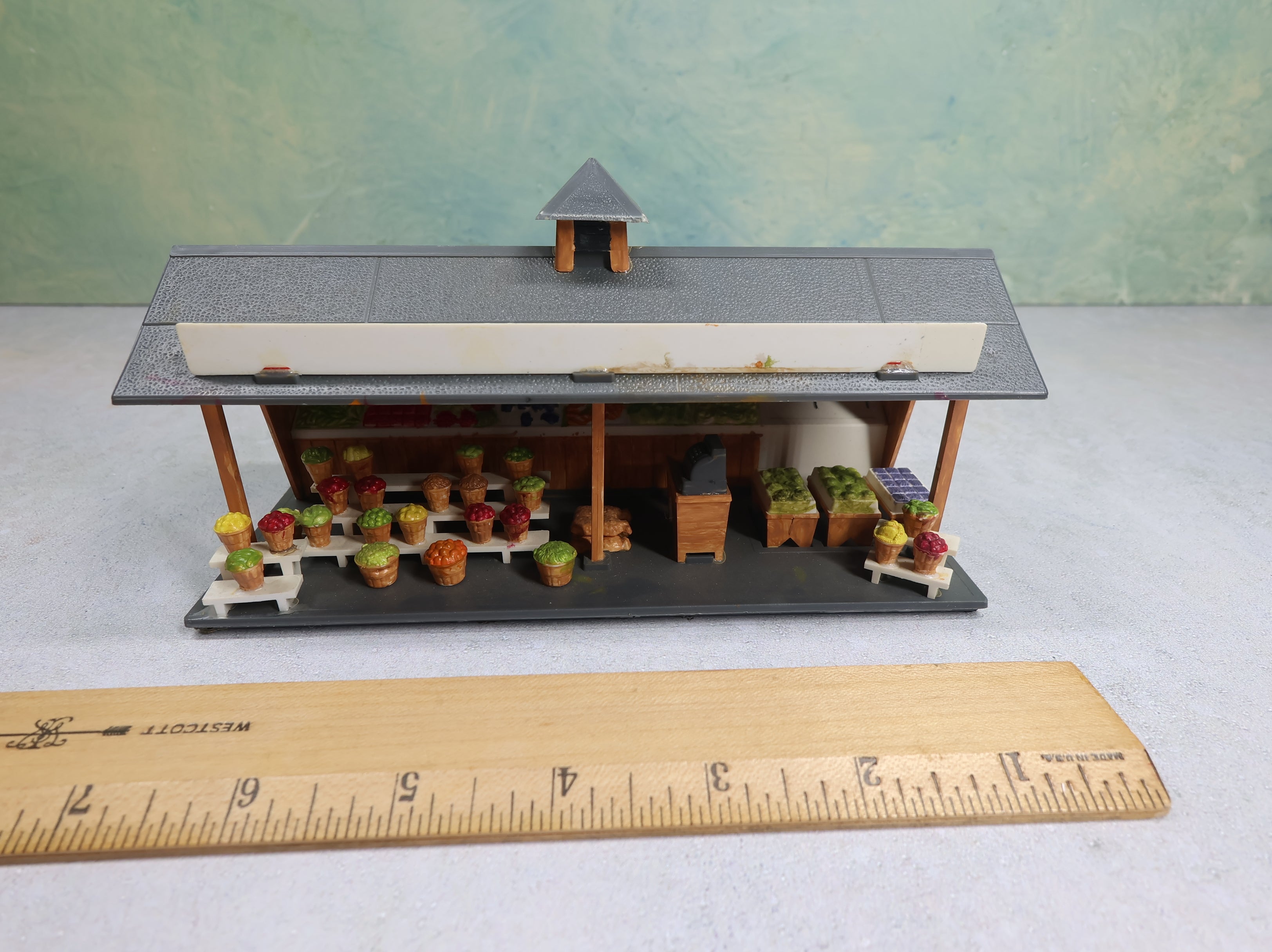 USED Bachmann Plasticville O Roadside Stand, Fruit Stand, Farmers Market