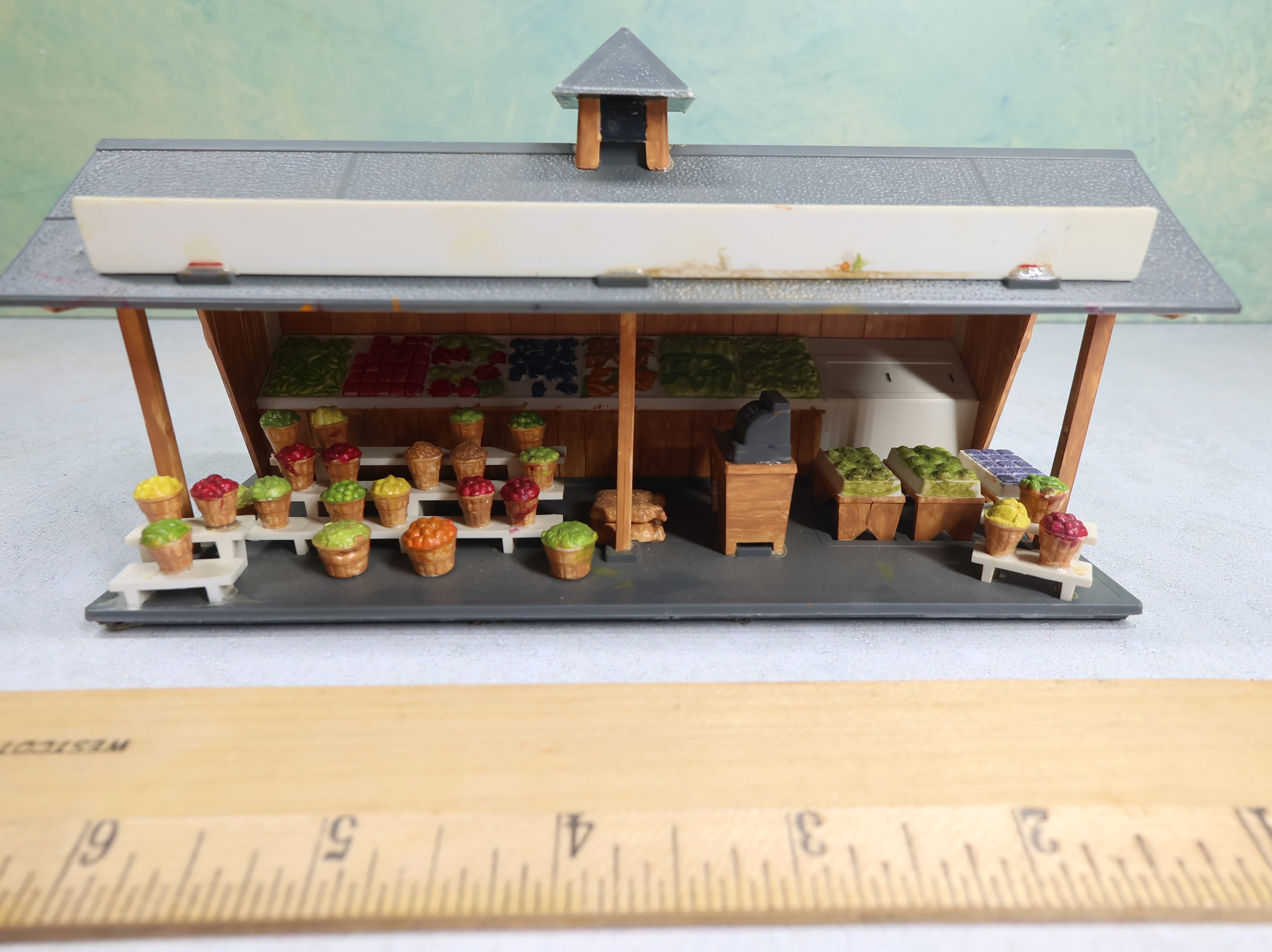 USED Bachmann Plasticville O Roadside Stand, Fruit Stand, Farmers Market