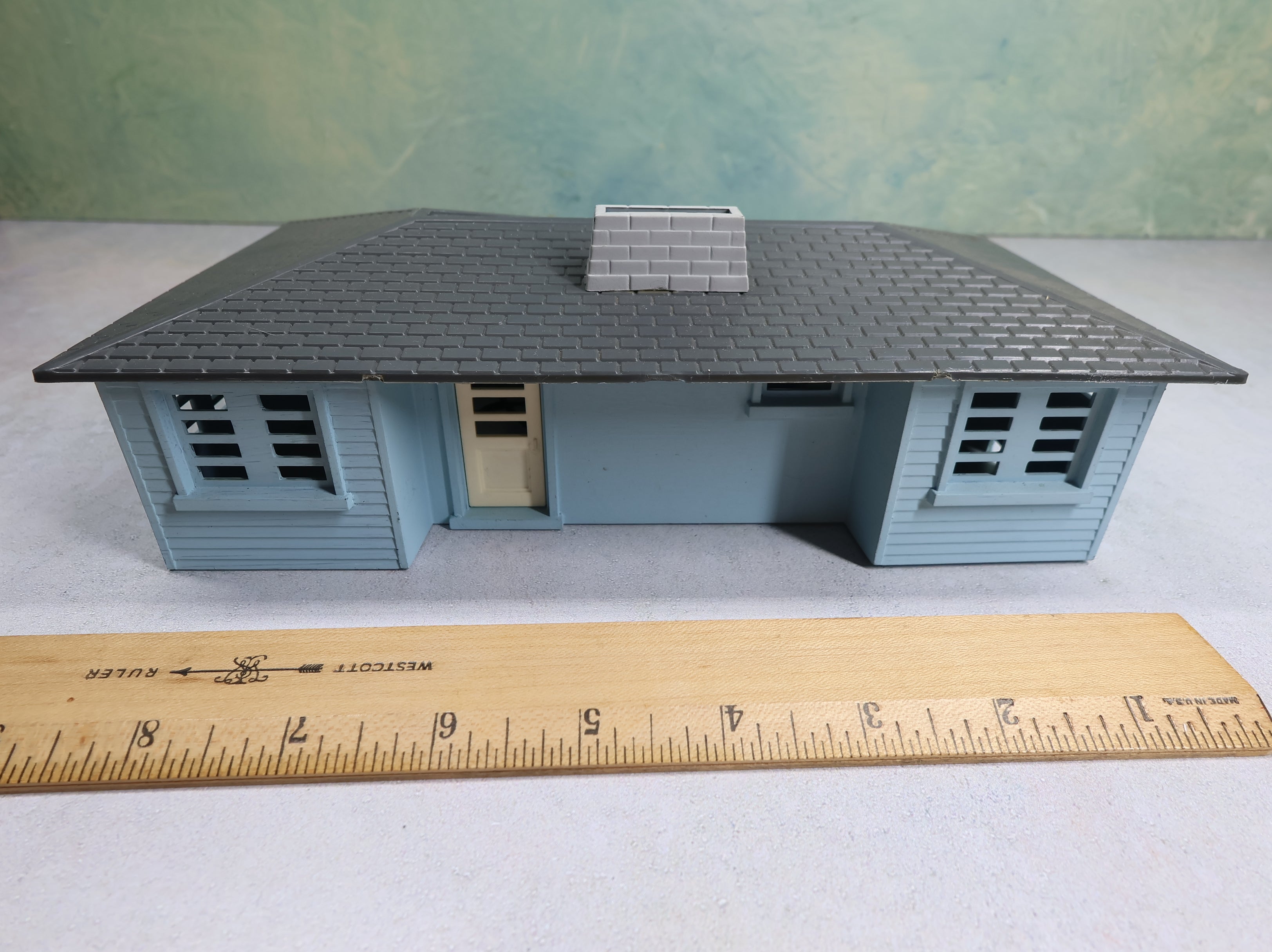 USED Bachmann Plasticville O Blue Ranch Home