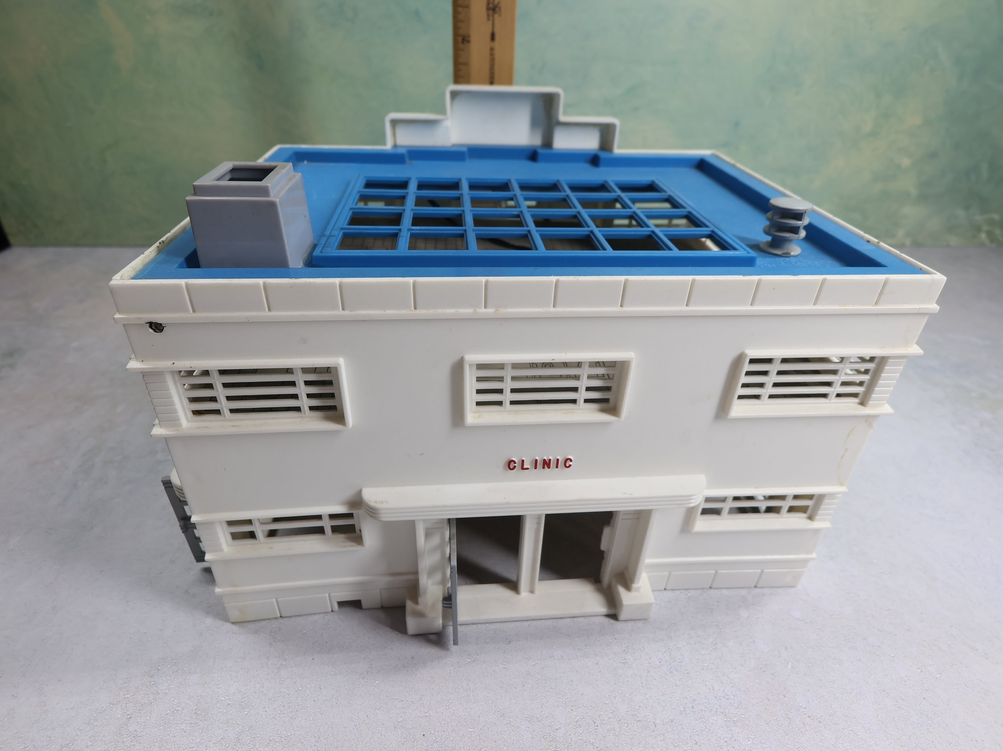 USED Bachmann Plasticville O Hospital