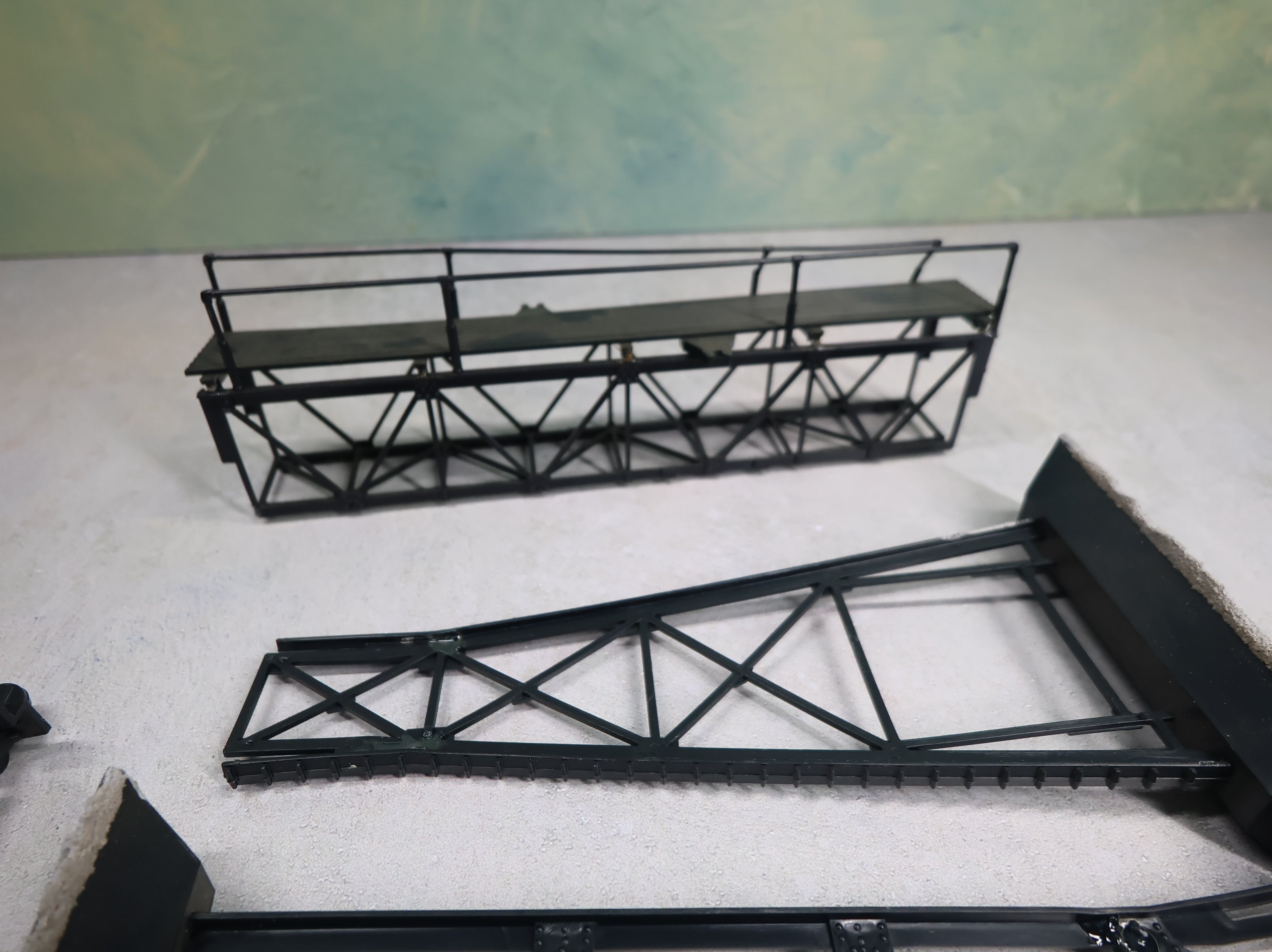 USED Bachmann Plasticville O Parts of a Signal Bridge