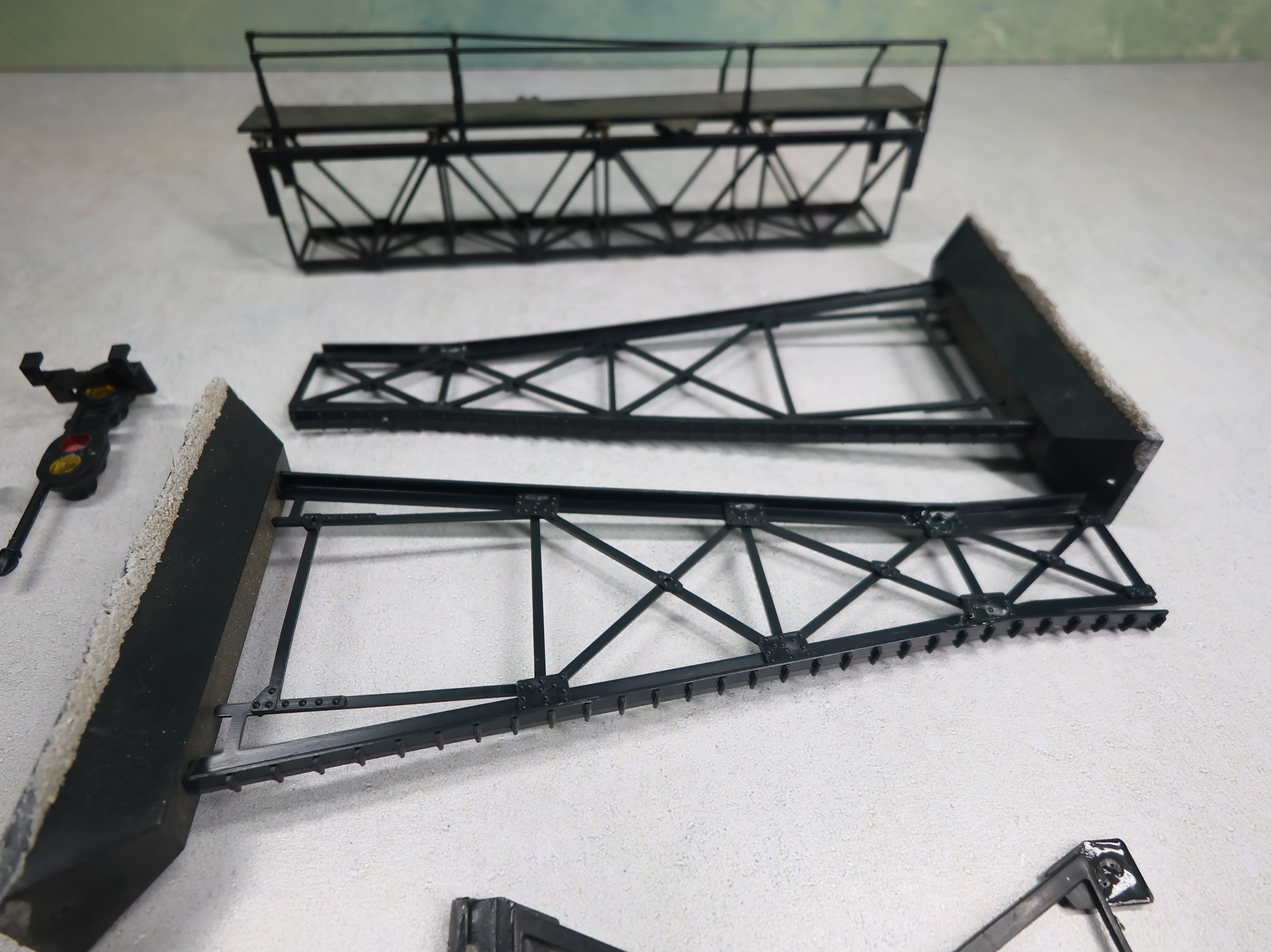 USED Bachmann Plasticville O Parts of a Signal Bridge