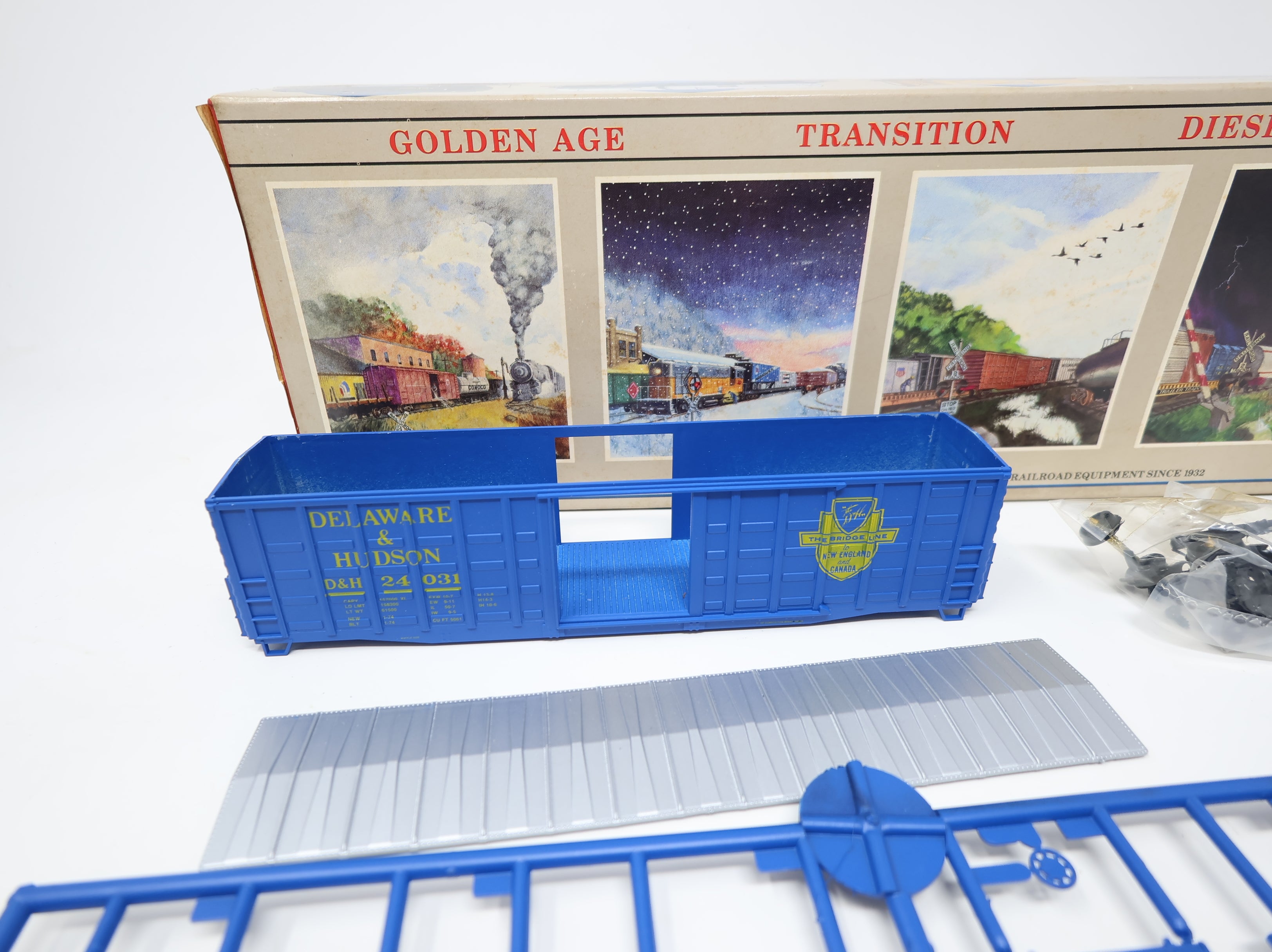 USED Walthers 932-9124 HO Scale 50' Waffle Side Box Car Delaware and Hudson DH #24031 KIT