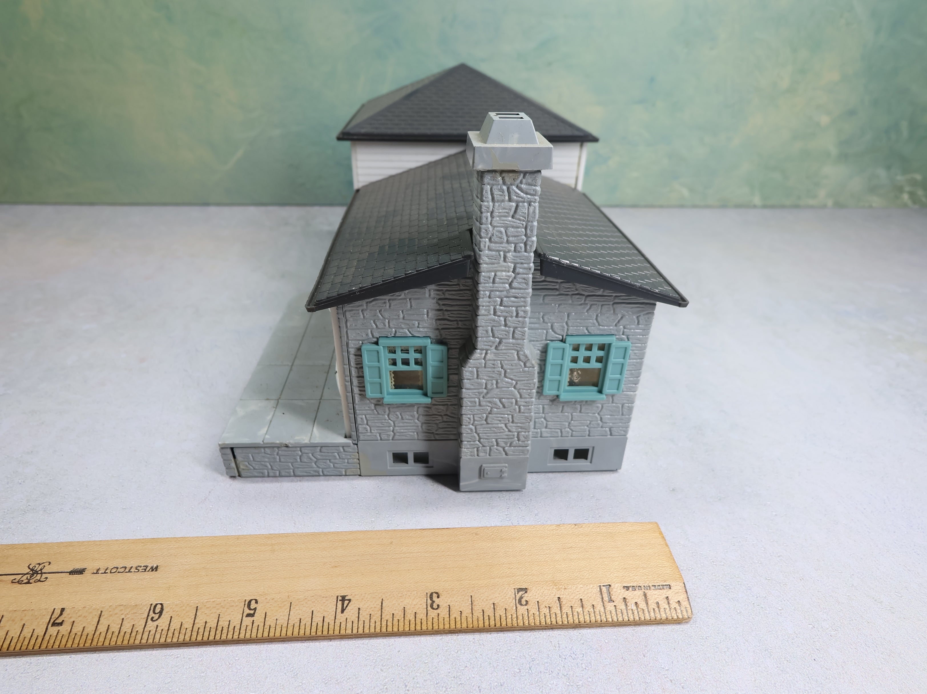 USED Bachmann Plasticville O Split Level Home