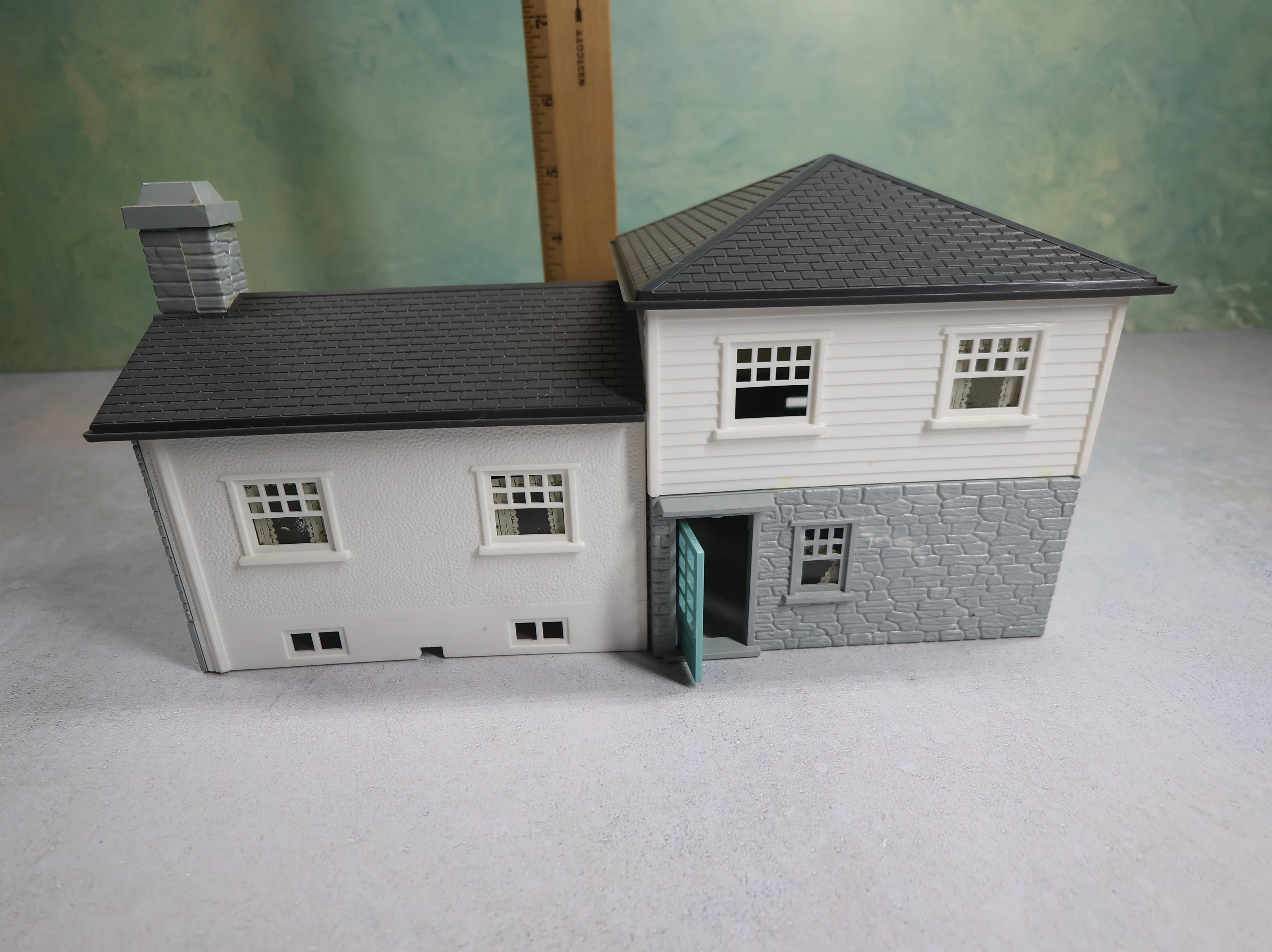 USED Bachmann Plasticville O Split Level Home