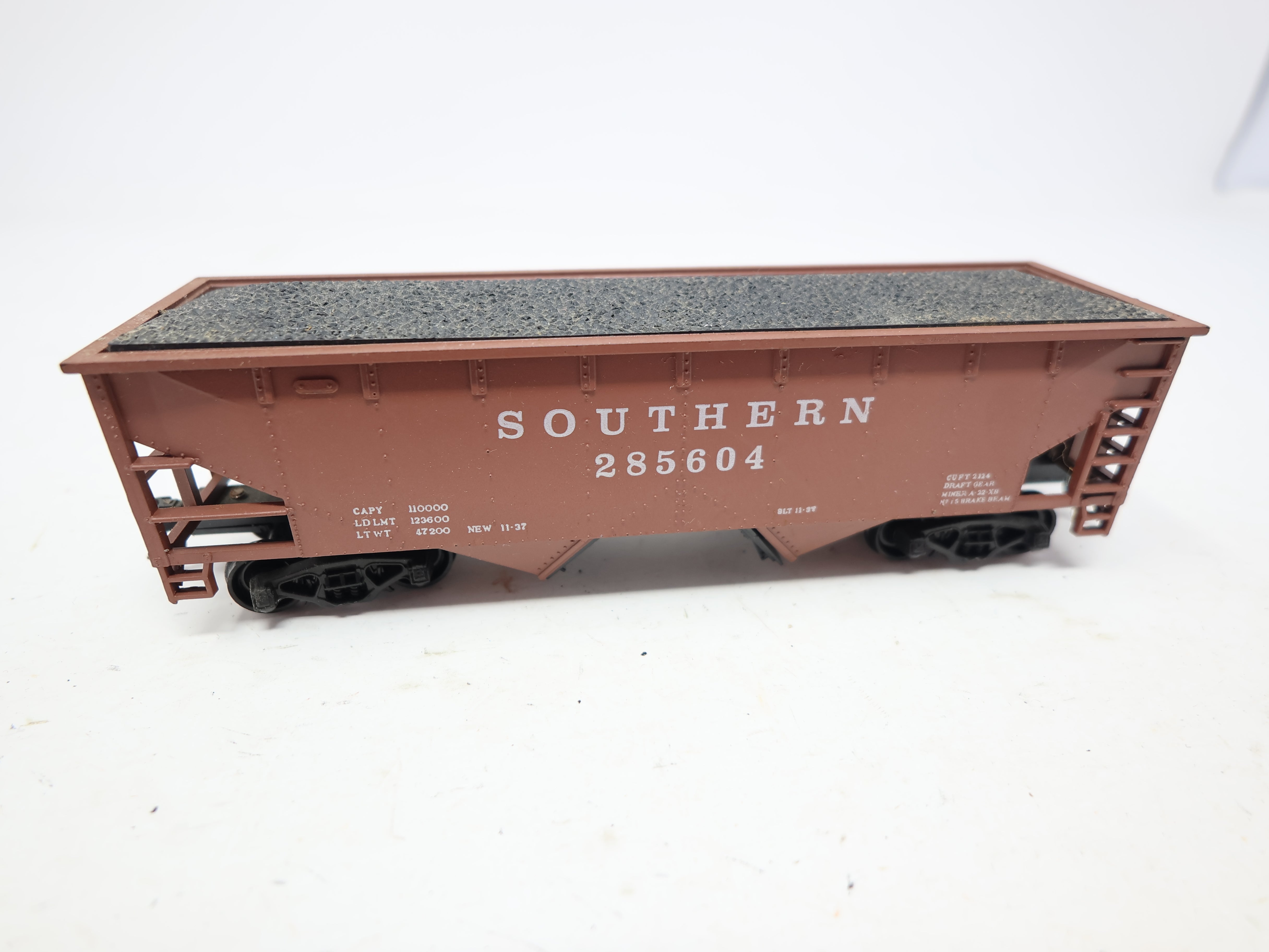 USED HO Scale, 2 Bay Open Hopper, Southern #285604